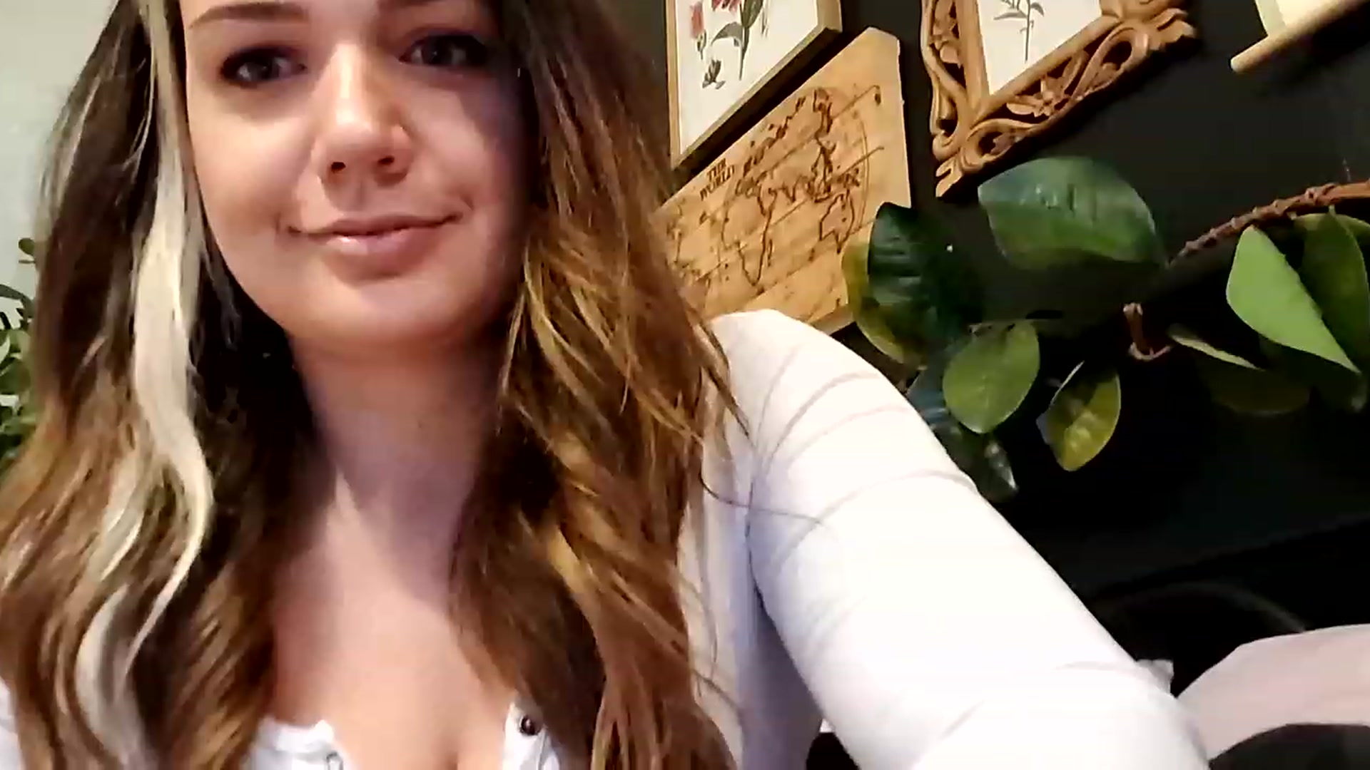 Gallery image thumbnail from Sweetdaintyme's myfreecams stream on, 12/15/2022, 01:16 image 17 of 20