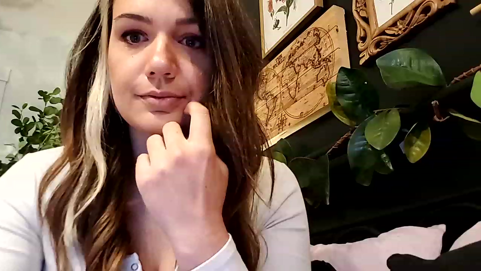 Gallery image thumbnail from Sweetdaintyme's myfreecams stream on, 12/15/2022, 01:16 image 6 of 20