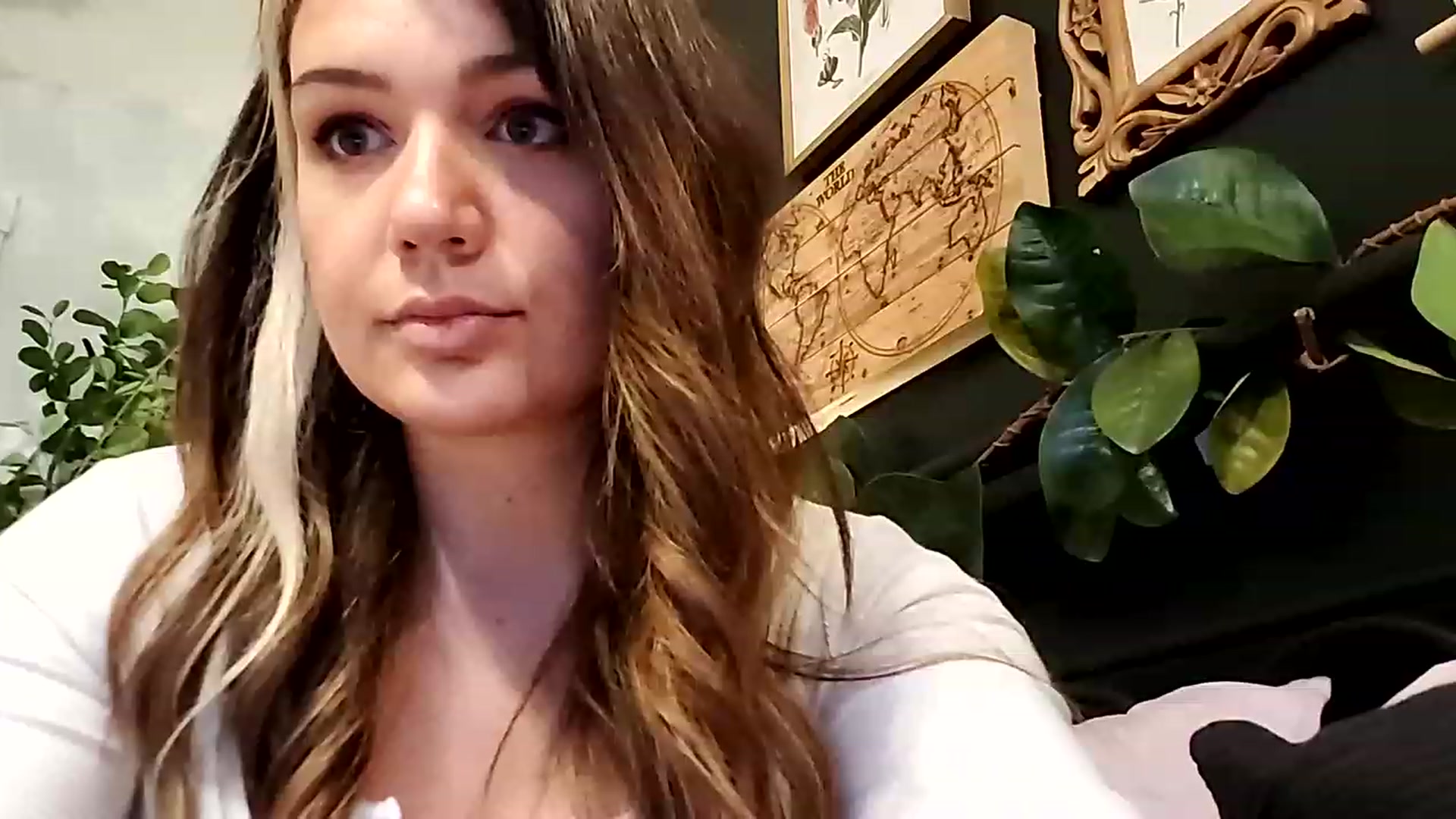 Gallery image thumbnail from Sweetdaintyme's myfreecams stream on, 12/15/2022, 01:16 image 2 of 20