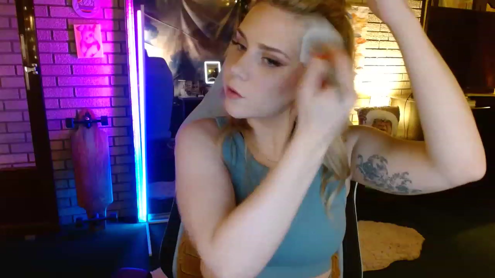 Gallery image thumbnail from Sweetestlilly's myfreecams stream on, 12/06/2022, 02:16 image 6 of 20