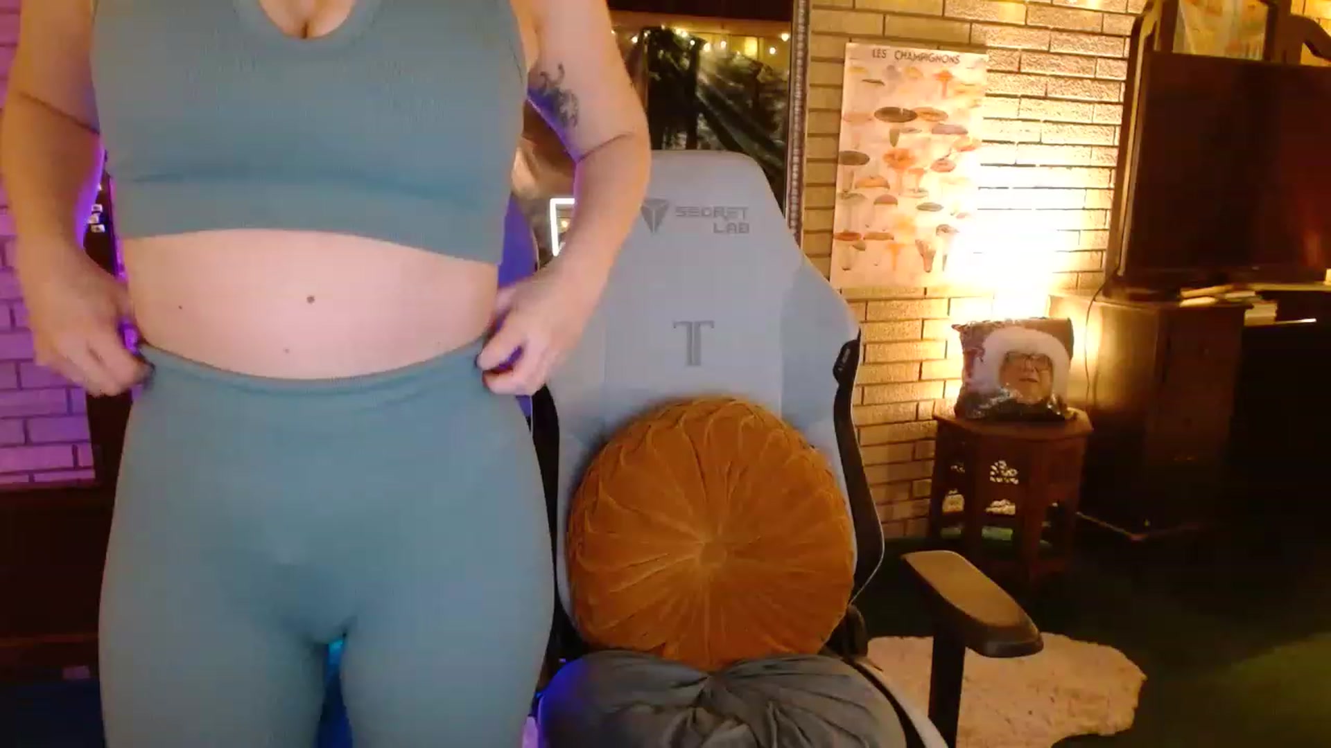 Gallery image thumbnail from Sweetestlilly's myfreecams stream on, 12/06/2022, 02:16 image 8 of 20
