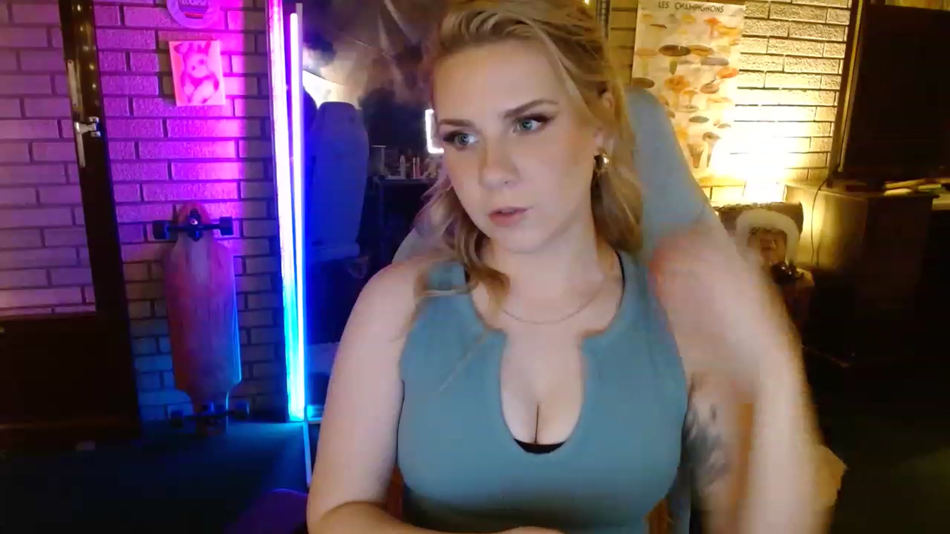 Gallery image thumbnail from Sweetestlilly's myfreecams stream on, 12/06/2022, 02:16 image 11 of 20
