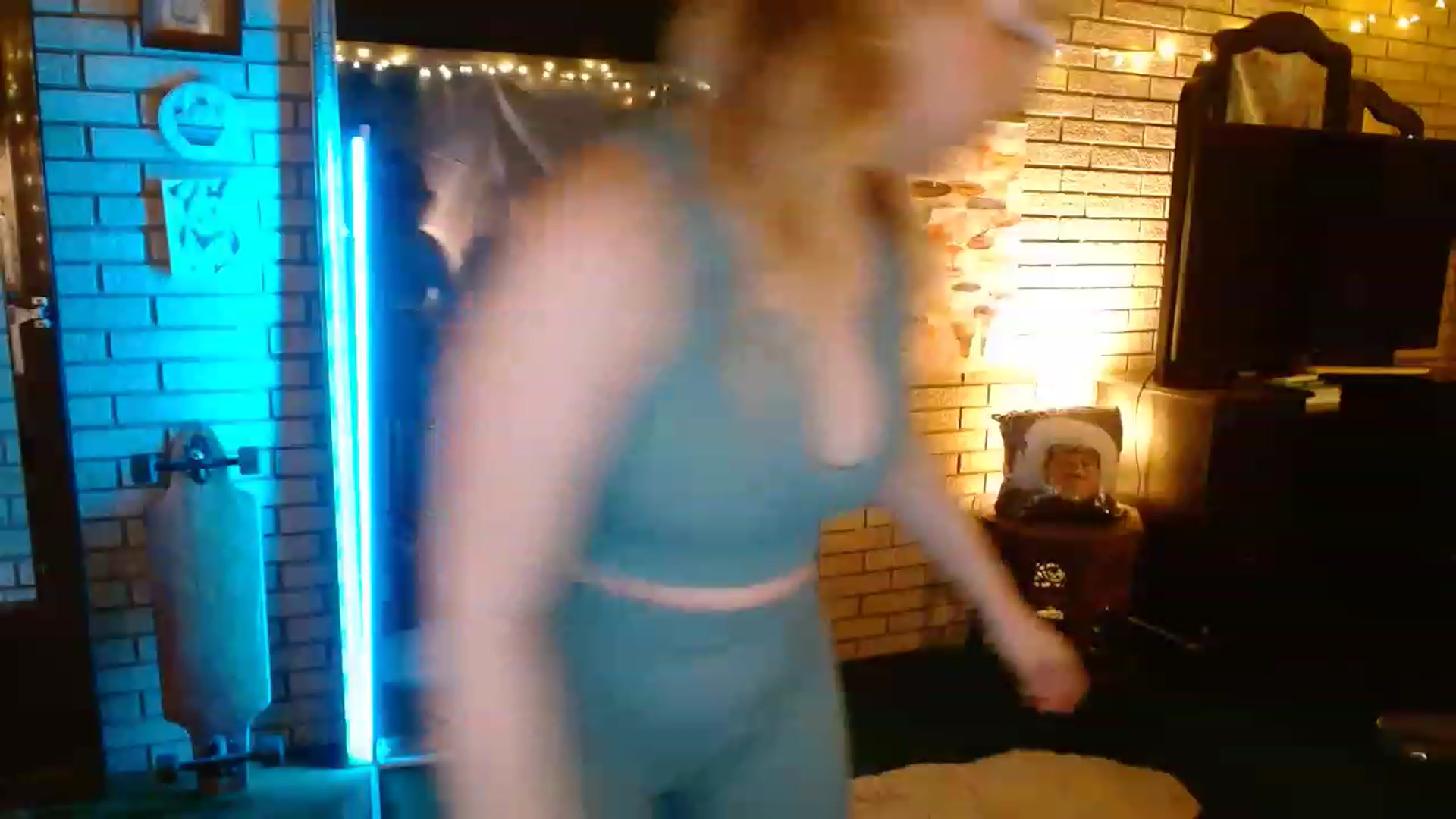 Gallery image thumbnail from Sweetestlilly's myfreecams stream on, 12/06/2022, 04:37 image 16 of 20