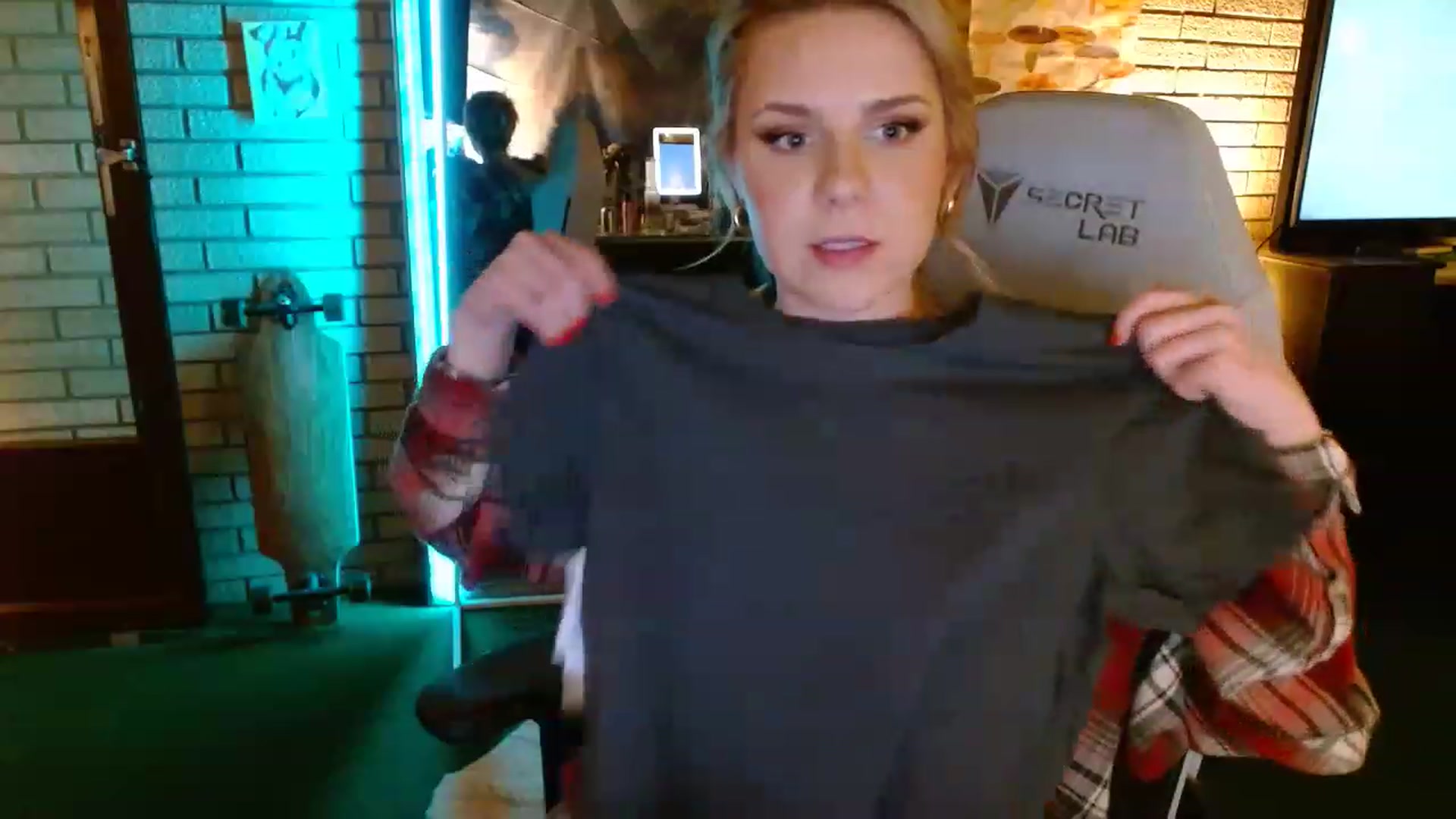 Gallery image thumbnail from Sweetestlilly's myfreecams stream on, 12/08/2022, 01:03 image 15 of 20