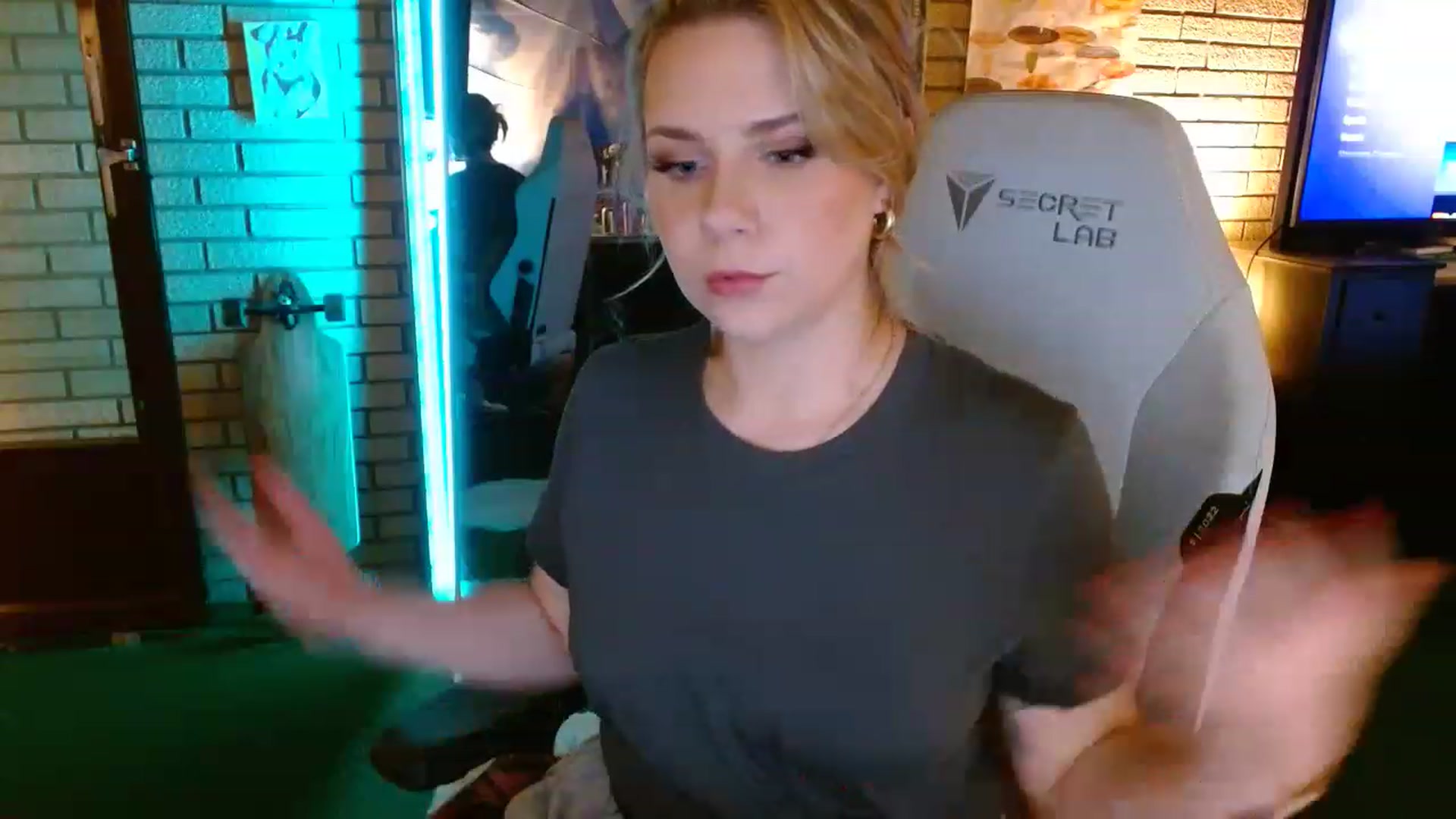 Gallery image thumbnail from Sweetestlilly's myfreecams stream on, 12/08/2022, 01:03 image 16 of 20