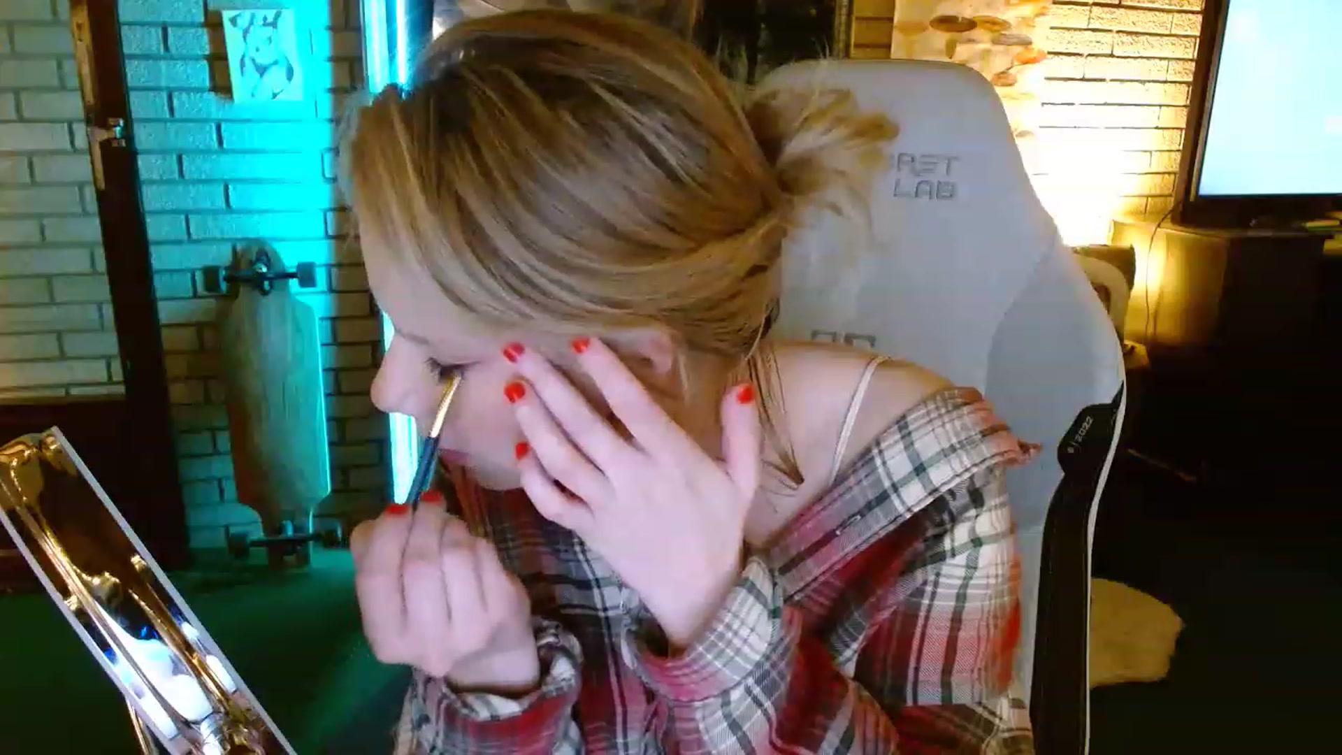 Gallery image thumbnail from Sweetestlilly's myfreecams stream on, 12/08/2022, 01:03 image 11 of 20