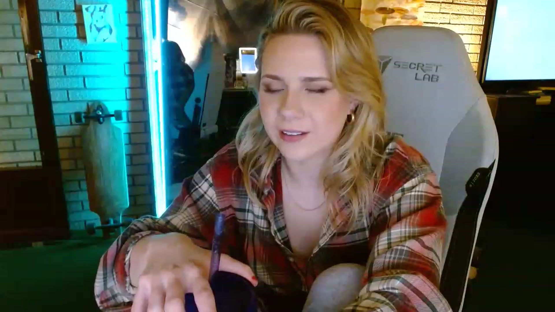 Gallery image thumbnail from Sweetestlilly's myfreecams stream on, 12/08/2022, 01:03 image 5 of 20