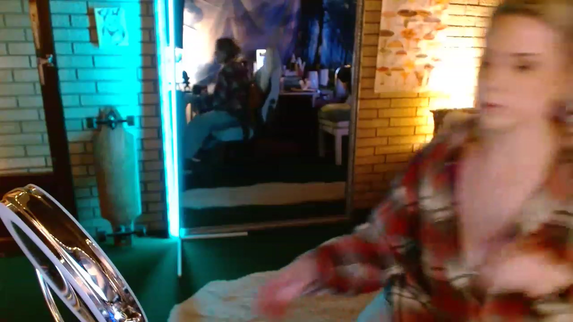 Gallery image thumbnail from Sweetestlilly's myfreecams stream on, 12/08/2022, 01:03 image 18 of 20
