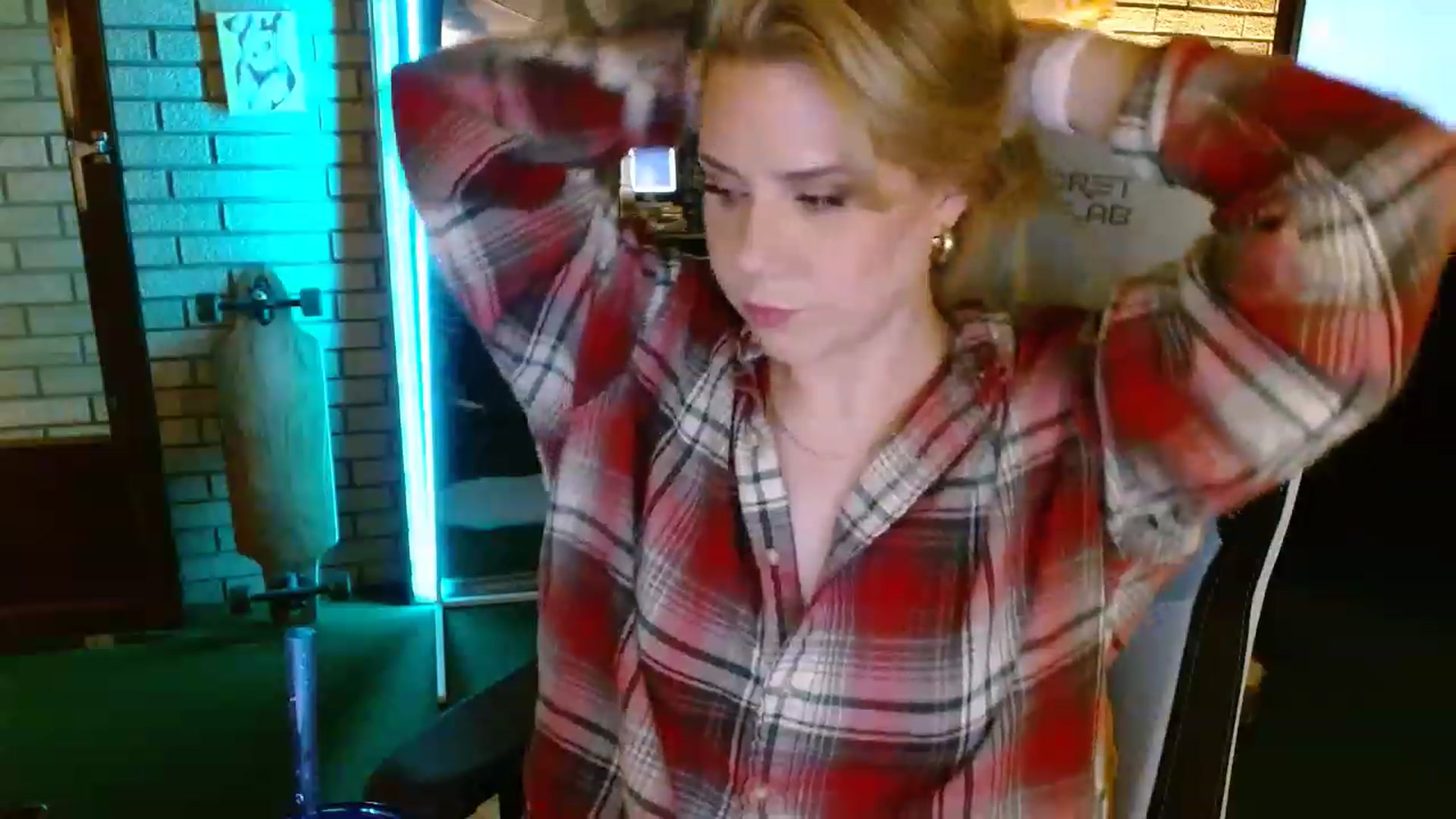 Gallery image thumbnail from Sweetestlilly's myfreecams stream on, 12/08/2022, 01:03 image 6 of 20