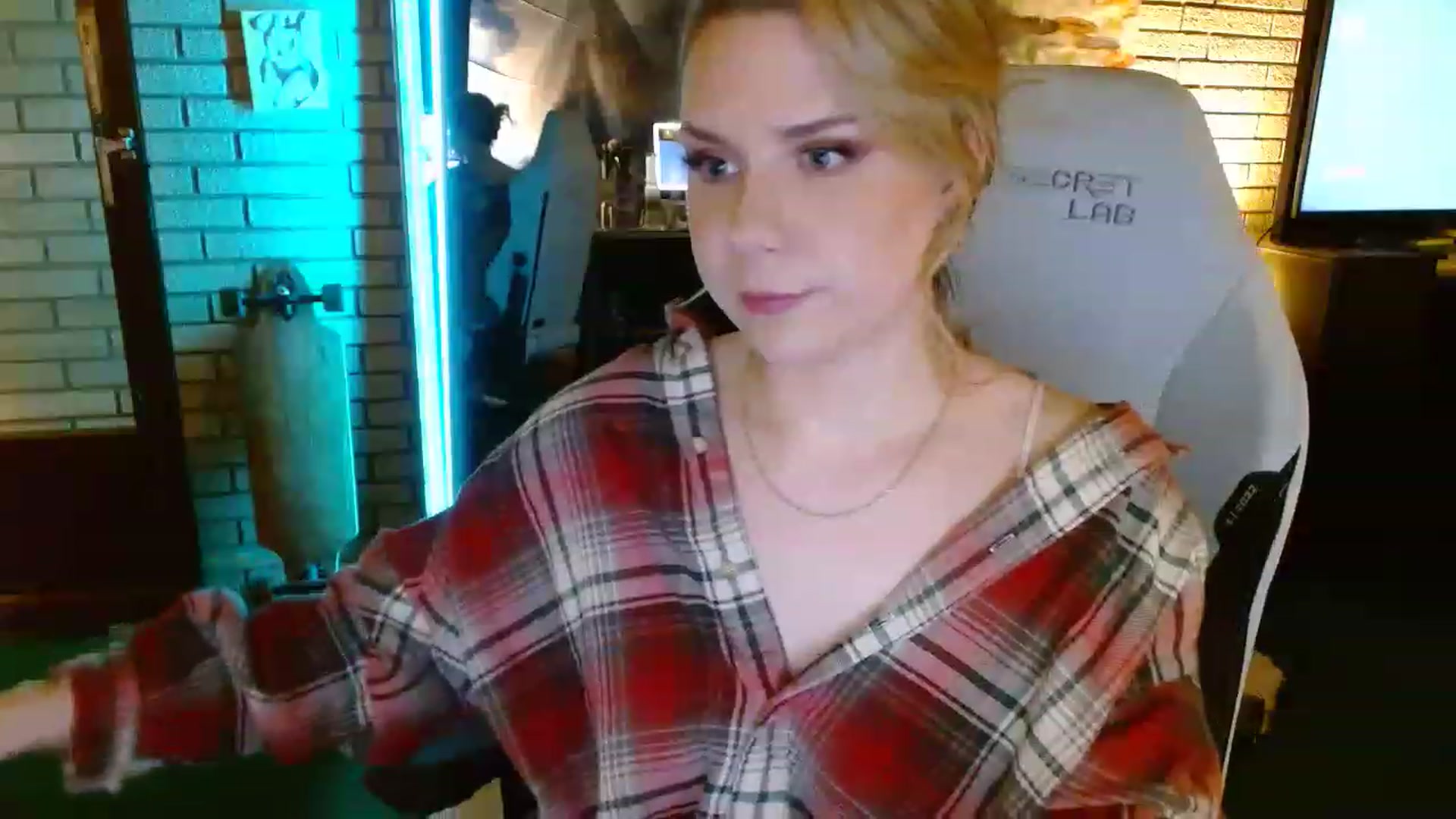 Gallery image thumbnail from Sweetestlilly's myfreecams stream on, 12/08/2022, 01:03 image 9 of 20