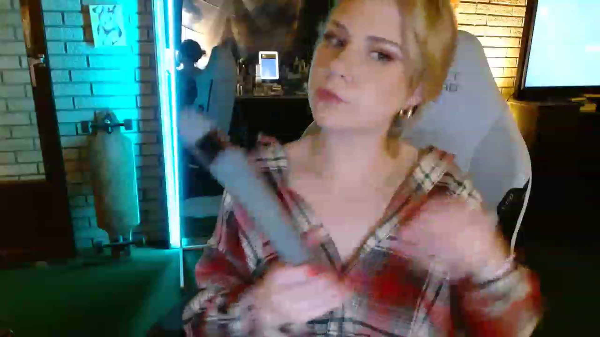 Gallery image thumbnail from Sweetestlilly's myfreecams stream on, 12/08/2022, 01:03 image 7 of 20