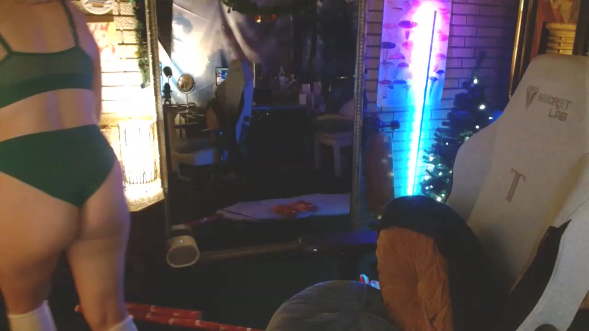 Gallery image thumbnail from Sweetestlilly's myfreecams stream on, 12/22/2022, 05:39 image 9 of 20