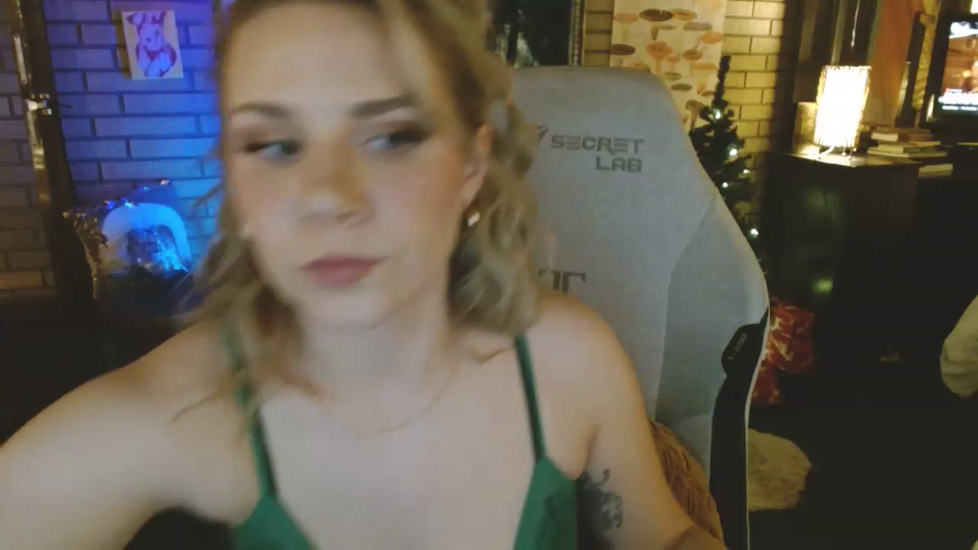 Gallery image thumbnail from Sweetestlilly's myfreecams stream on, 12/29/2022, 02:44 image 6 of 20