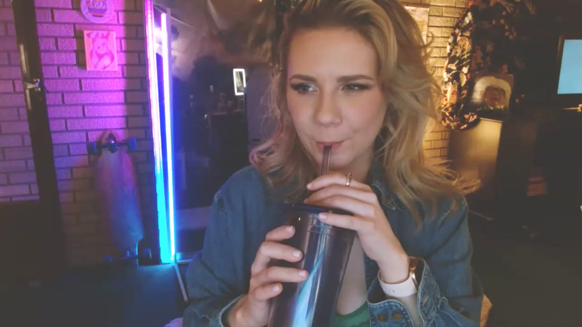Gallery image thumbnail from Sweetestlilly's myfreecams stream on, 01/10/2023, 03:40 image 4 of 20