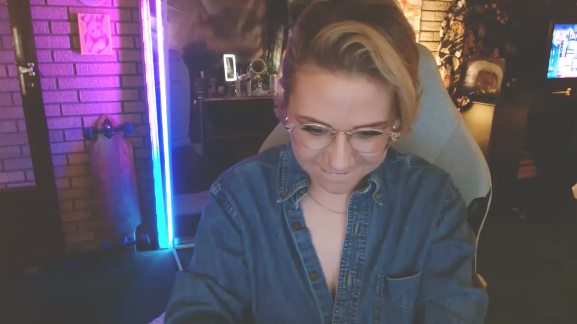 Gallery image thumbnail from Sweetestlilly's myfreecams stream on, 01/10/2023, 03:40 image 10 of 20