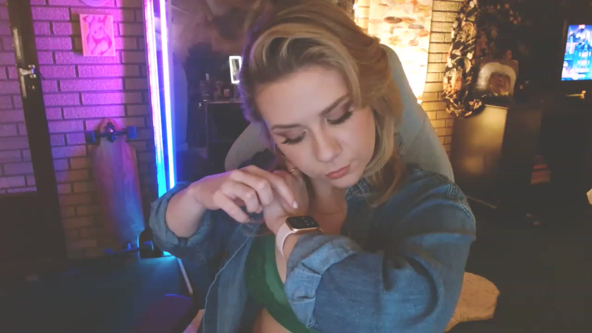 Gallery image thumbnail from Sweetestlilly's myfreecams stream on, 01/10/2023, 03:40 image 13 of 20