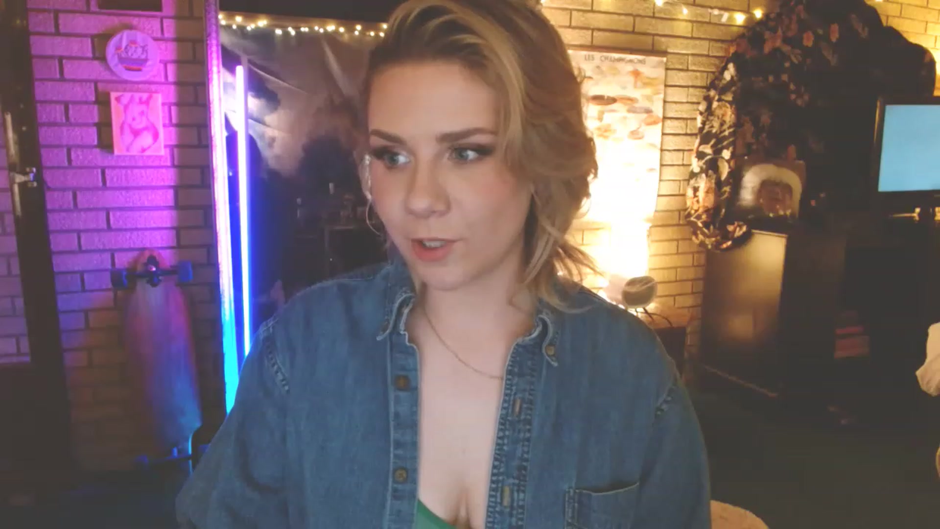 Gallery image thumbnail from Sweetestlilly's myfreecams stream on, 01/10/2023, 03:40 image 3 of 20