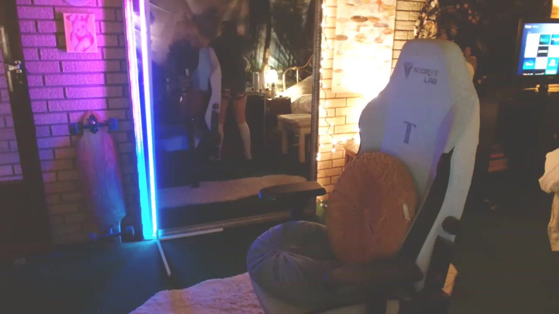 Gallery image thumbnail from Sweetestlilly's myfreecams stream on, 01/10/2023, 03:40 image 9 of 20