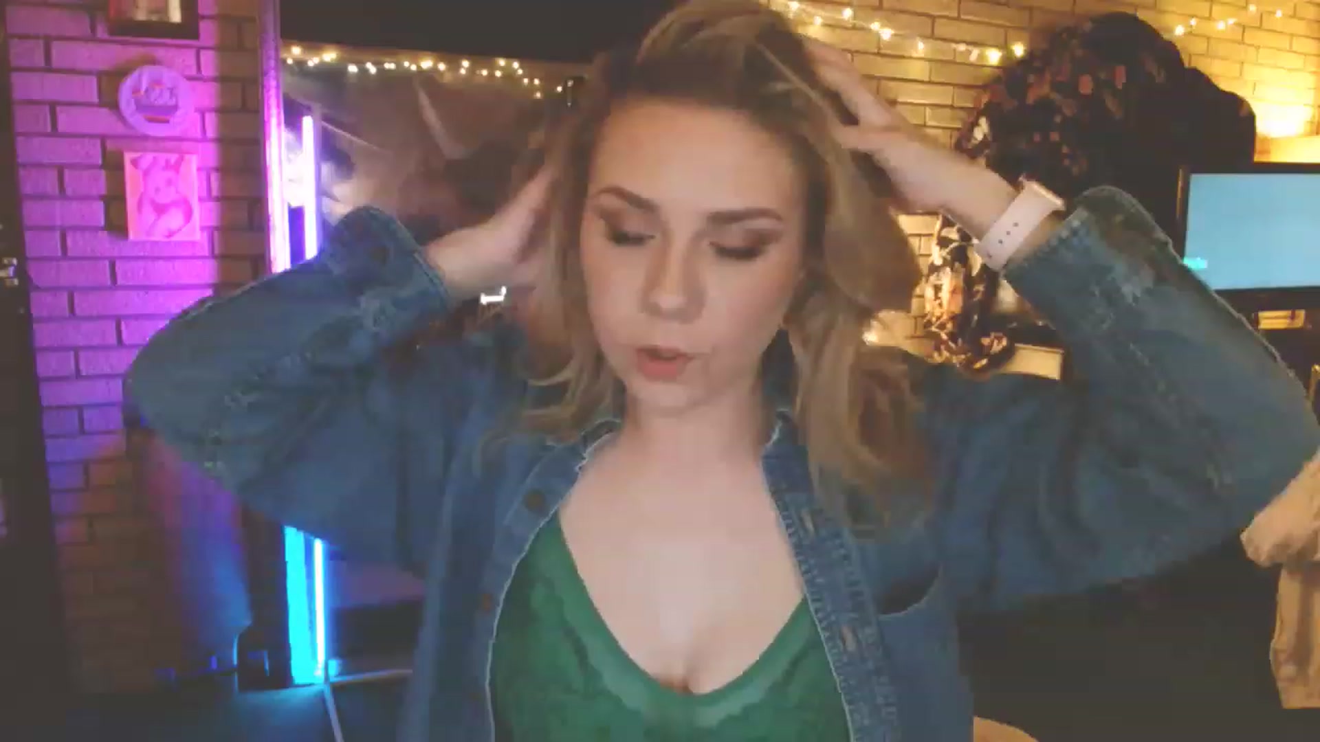 Gallery image thumbnail from Sweetestlilly's myfreecams stream on, 01/10/2023, 03:40 image 1 of 20