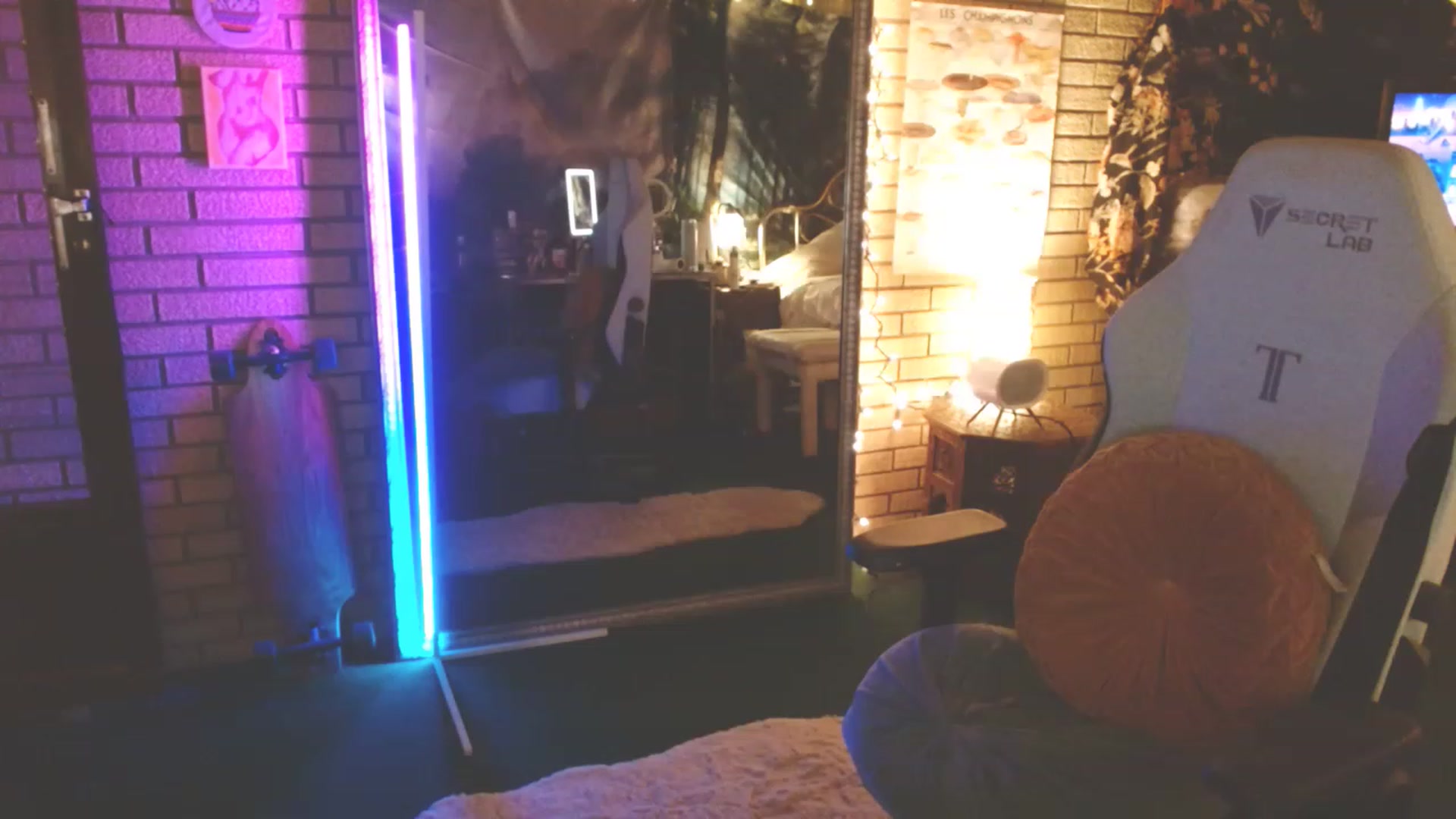 Gallery image thumbnail from Sweetestlilly's myfreecams stream on, 01/10/2023, 03:40 image 17 of 20