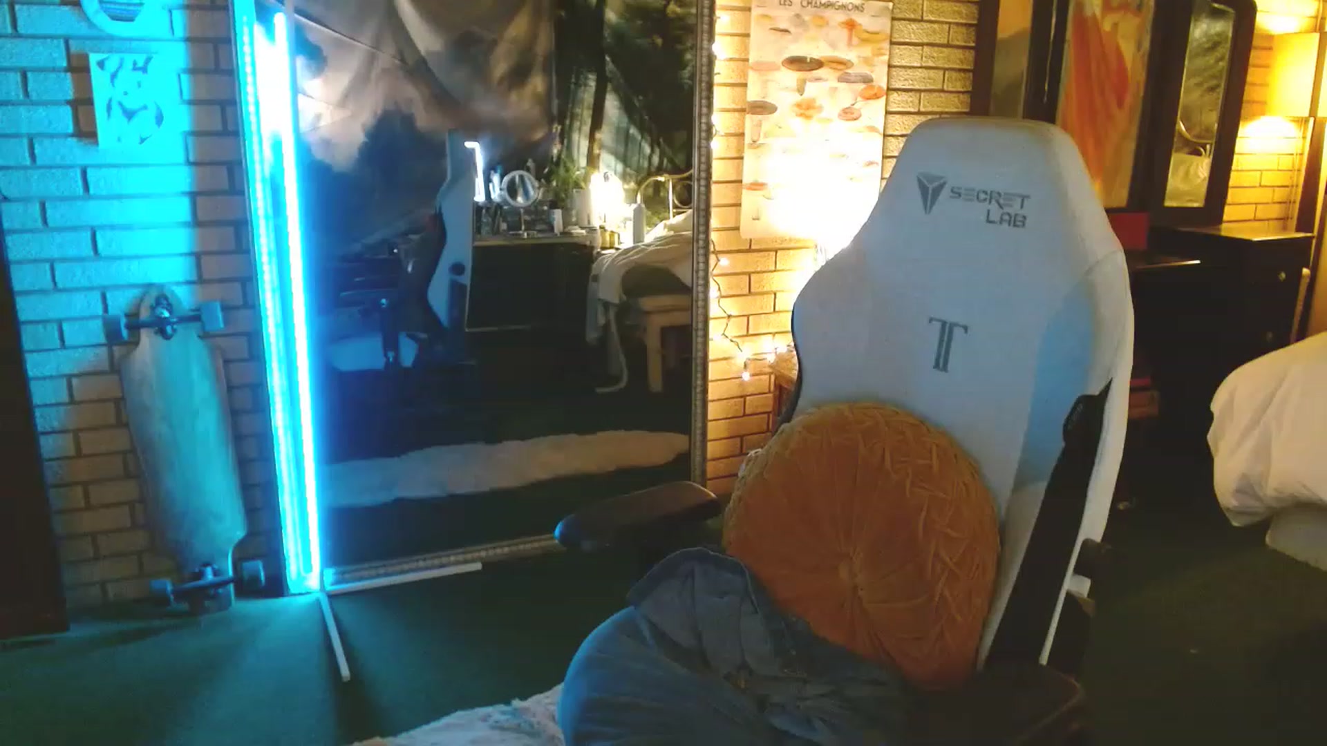 Gallery image thumbnail from Sweetestlilly's myfreecams stream on, 01/16/2023, 02:15 image 16 of 20