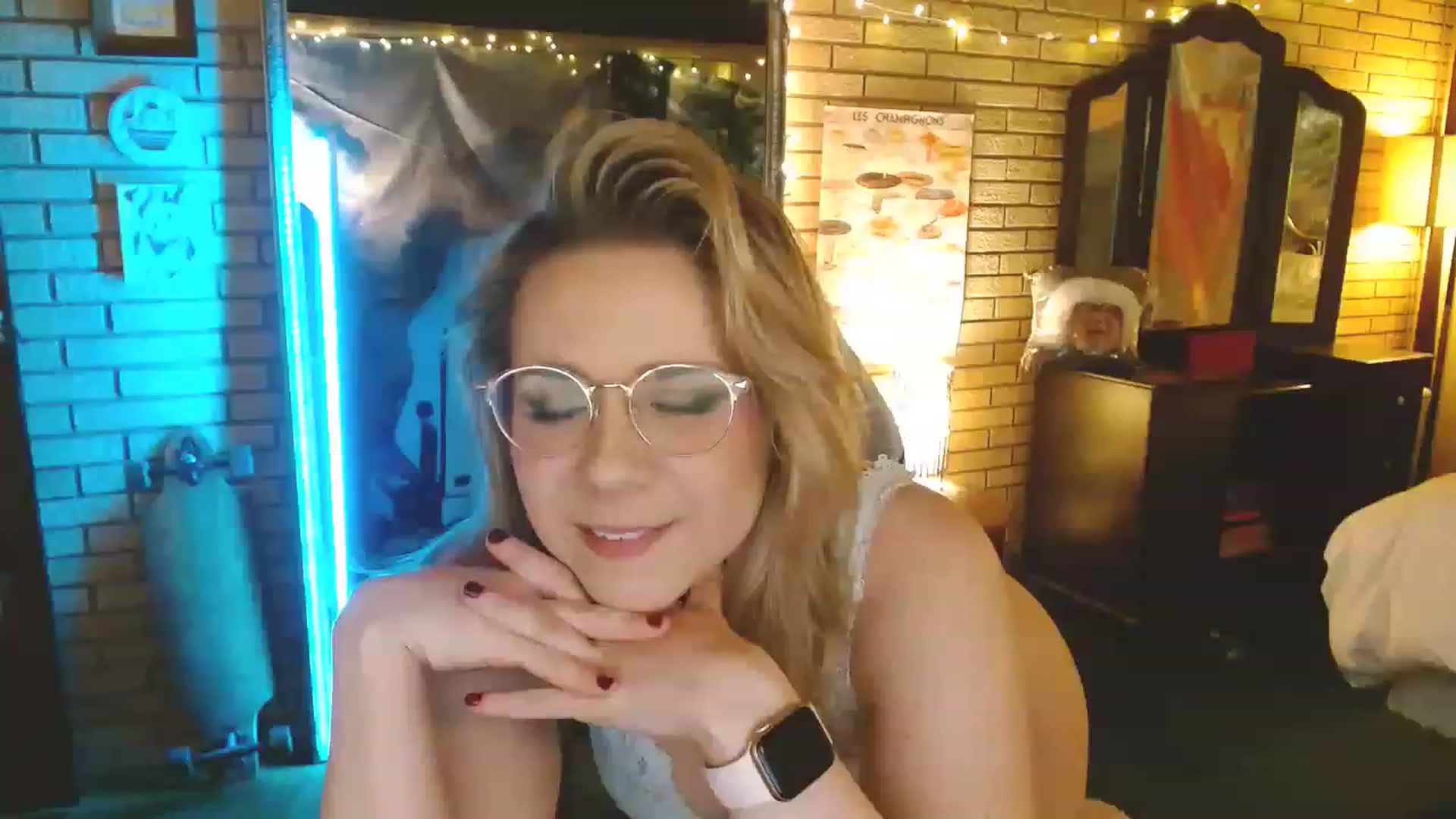 Gallery image thumbnail from Sweetestlilly's myfreecams stream on, 01/16/2023, 02:50 image 6 of 20