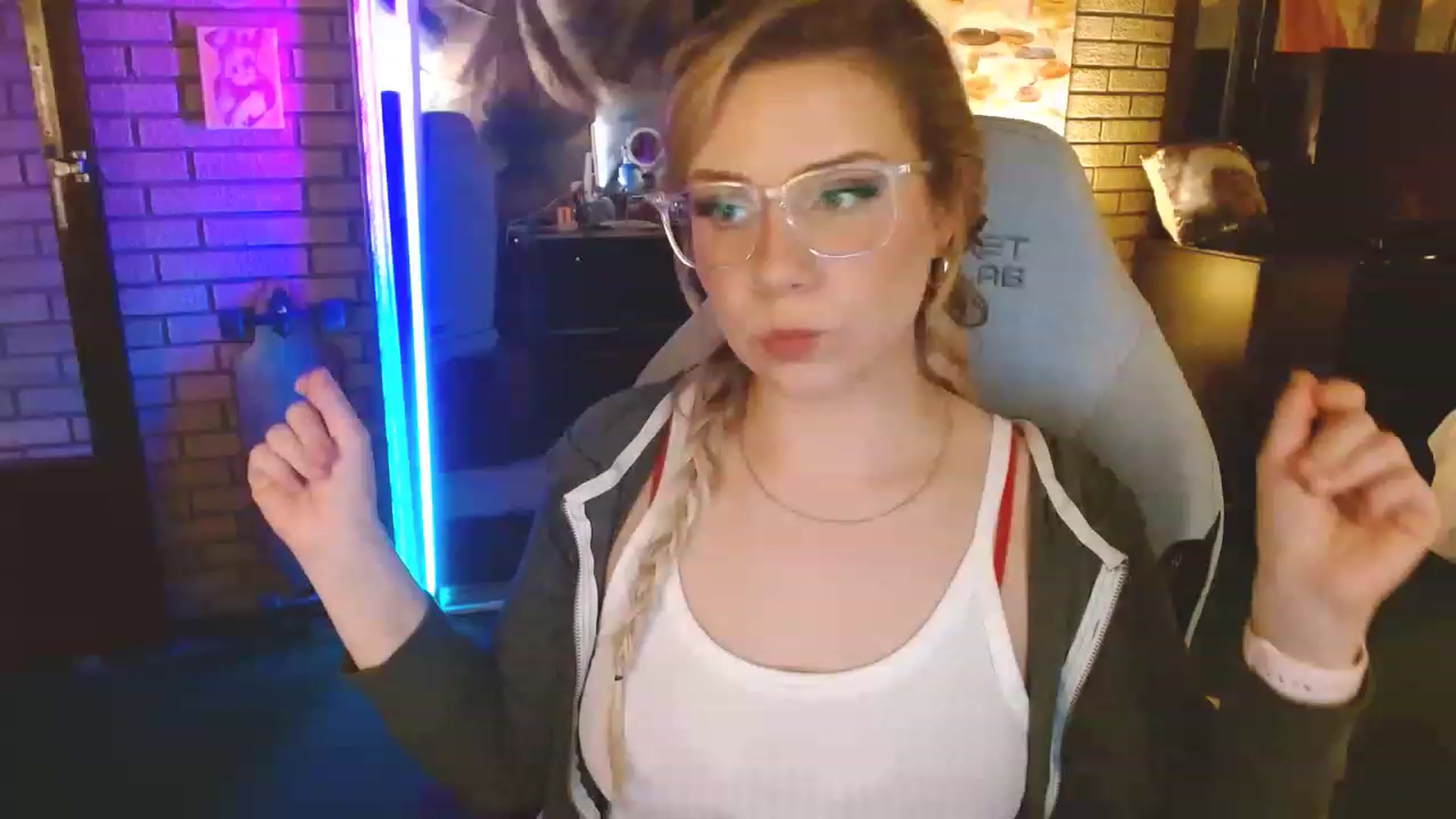 Gallery image thumbnail from Sweetestlilly's myfreecams stream on, 01/26/2023, 03:55 image 1 of 20