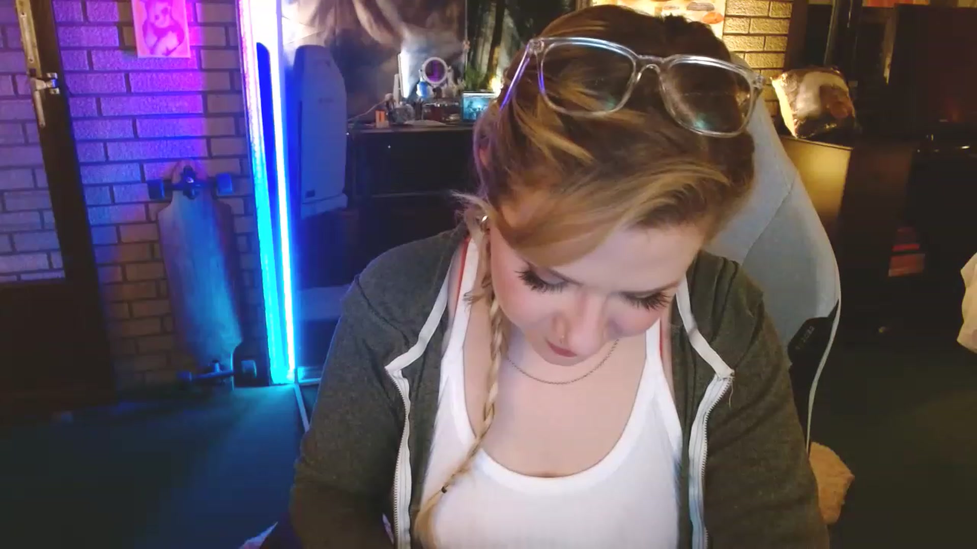 Gallery image thumbnail from Sweetestlilly's myfreecams stream on, 01/26/2023, 03:55 image 3 of 20