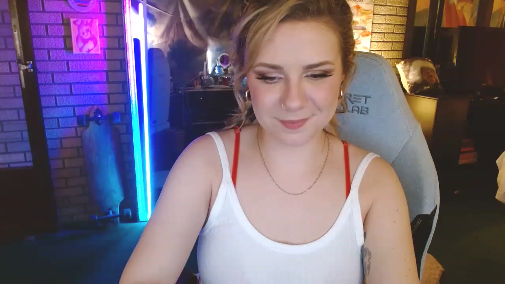 Gallery image thumbnail from Sweetestlilly's myfreecams stream on, 01/26/2023, 03:55 image 6 of 20