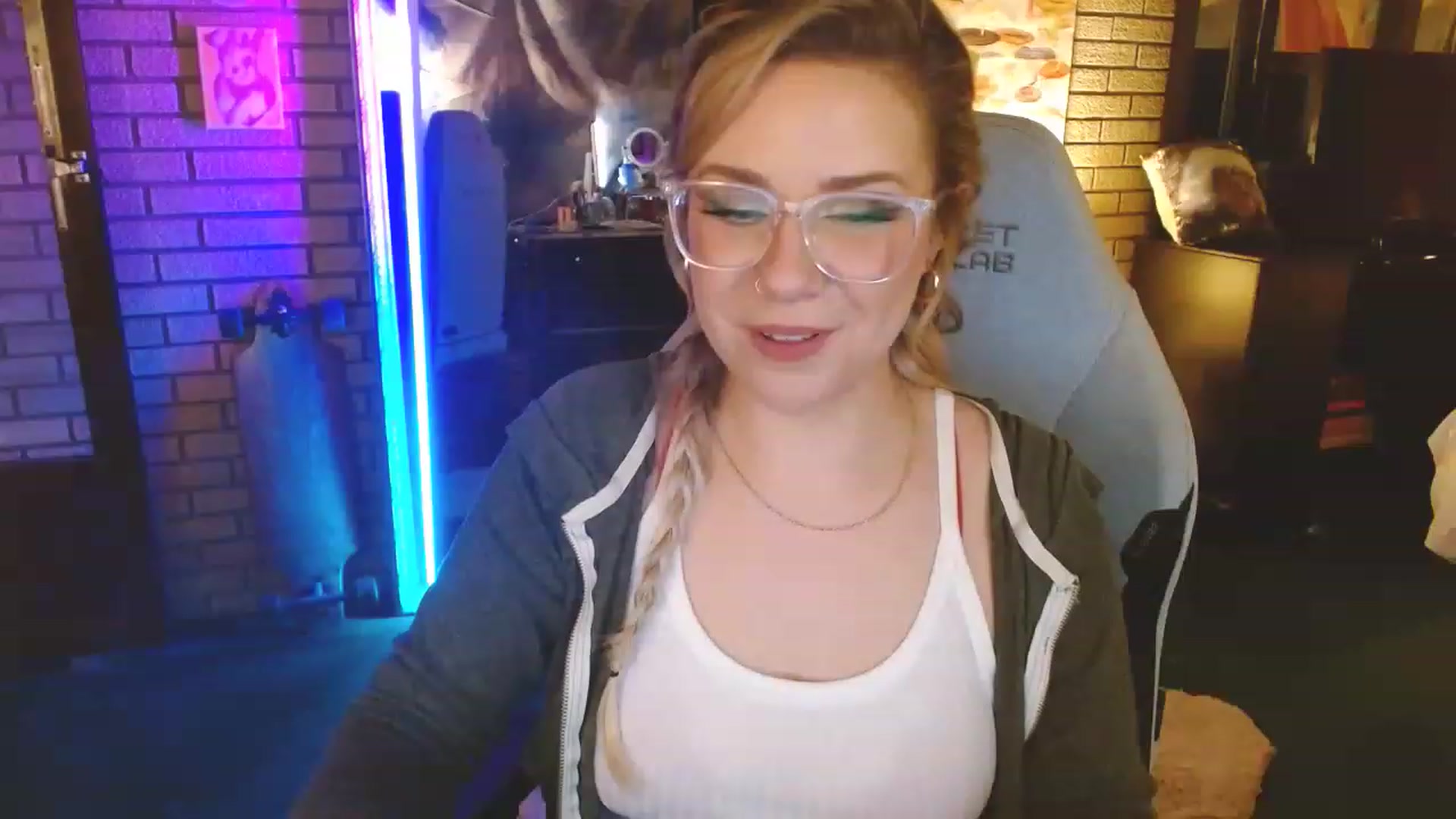 Gallery image thumbnail from Sweetestlilly's myfreecams stream on, 01/26/2023, 03:55 image 2 of 20