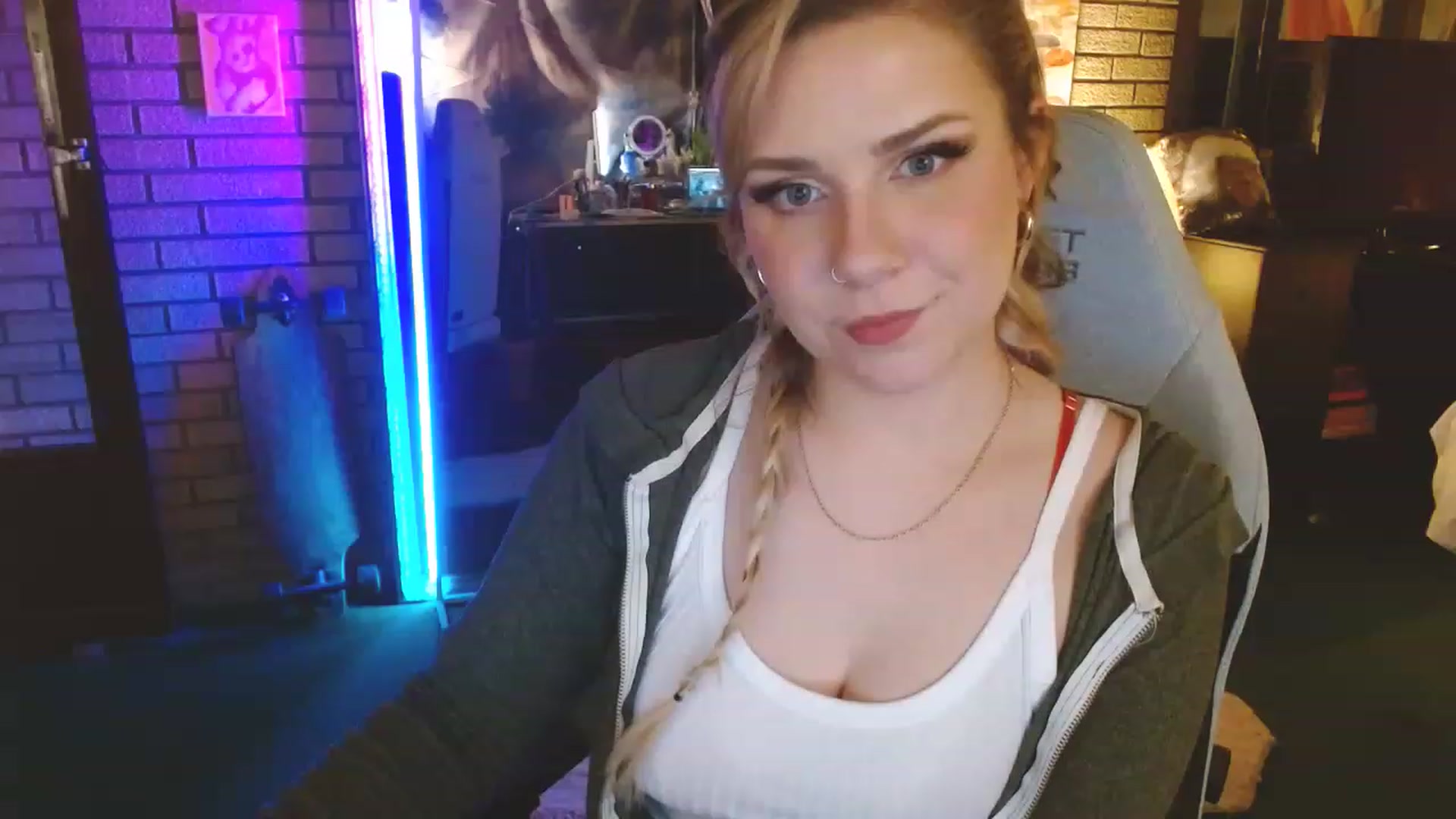 Gallery image thumbnail from Sweetestlilly's myfreecams stream on, 01/26/2023, 03:55 image 4 of 20