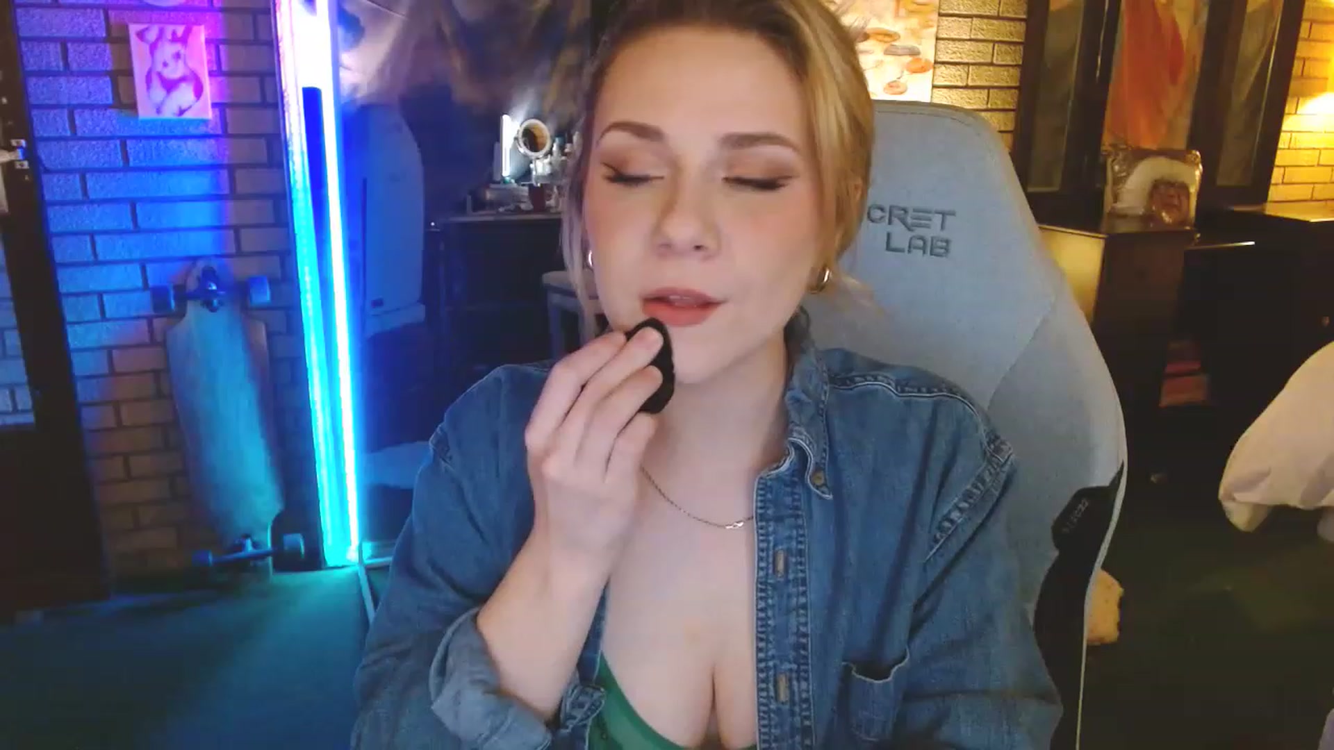 Gallery image thumbnail from Sweetestlilly's myfreecams stream on, 01/31/2023, 03:56 image 3 of 20