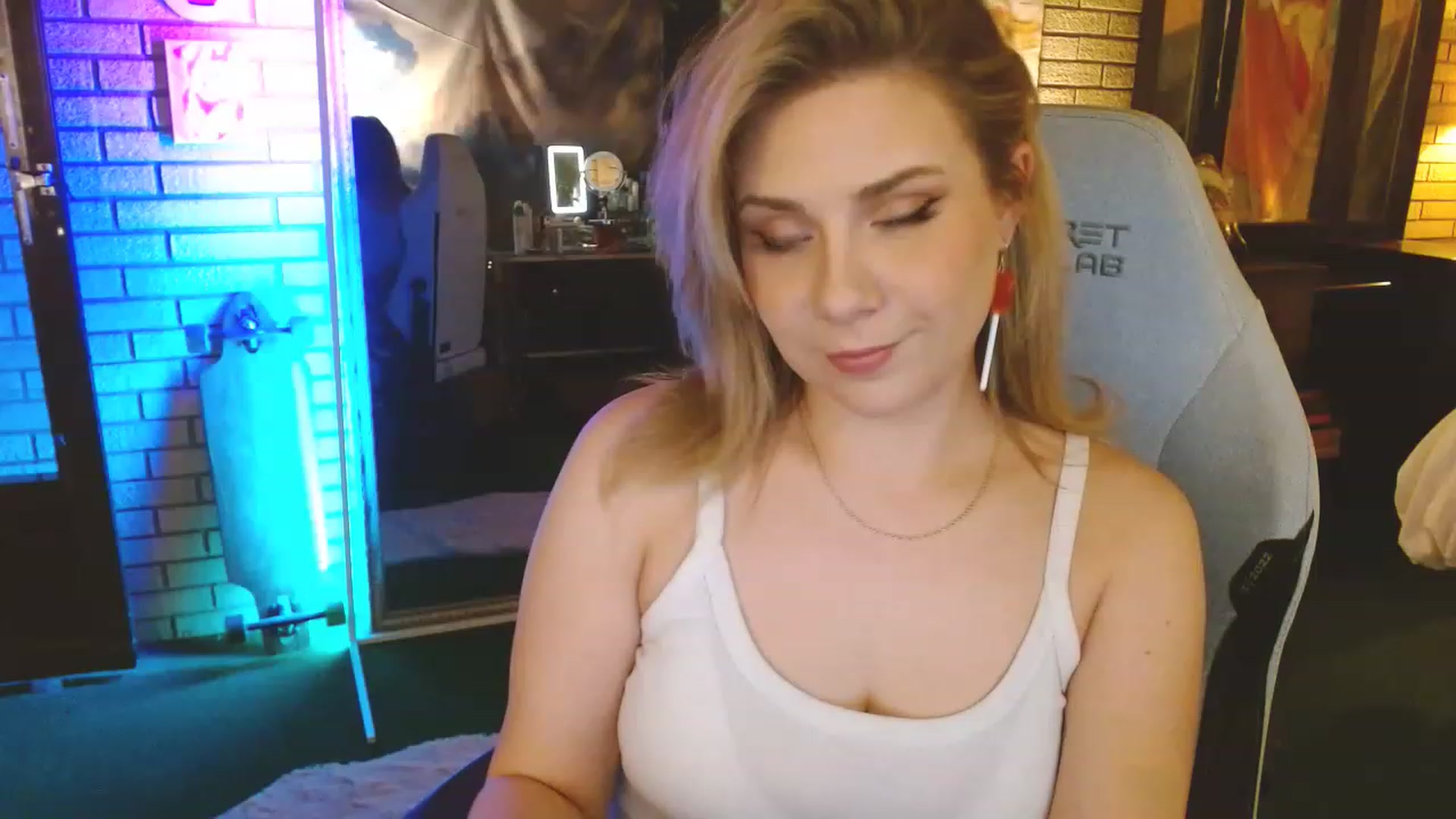 Gallery image thumbnail from Sweetestlilly's myfreecams stream on, 02/04/2023, 02:24 image 4 of 20