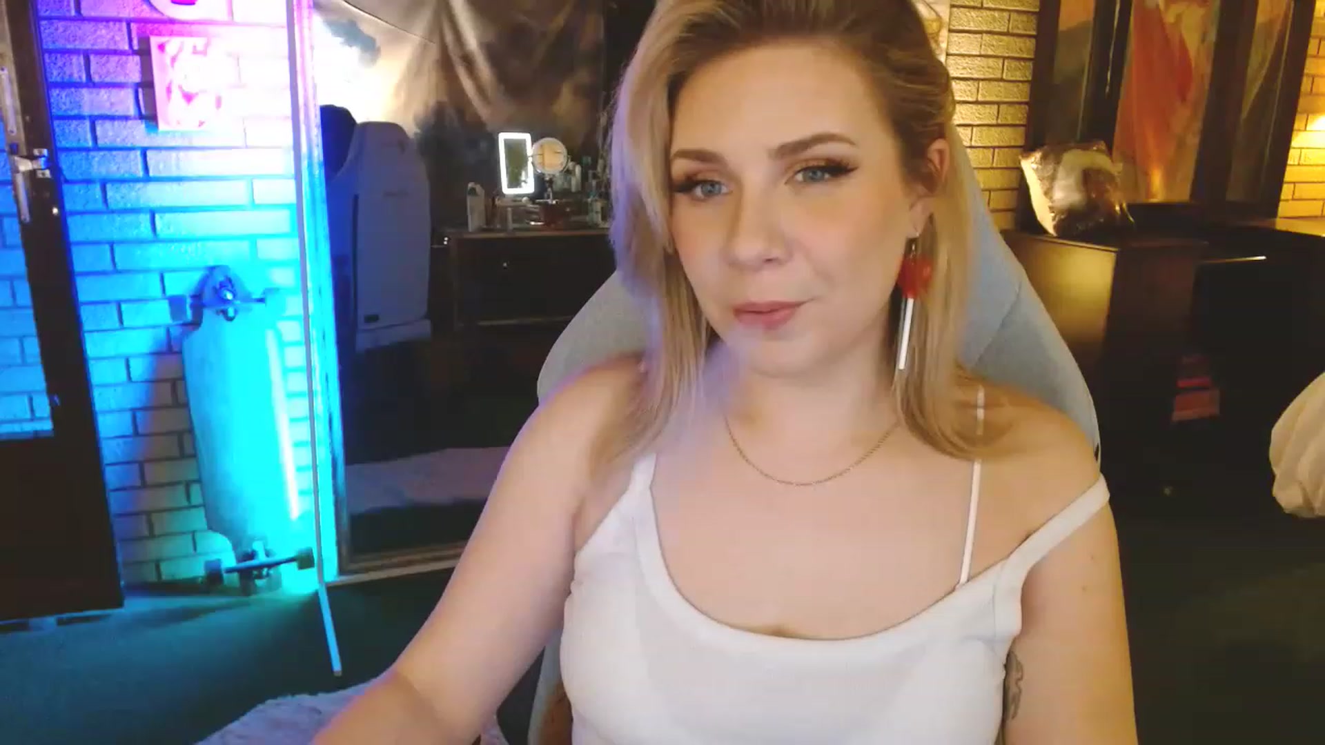 Gallery image thumbnail from Sweetestlilly's myfreecams stream on, 02/04/2023, 02:24 image 12 of 20