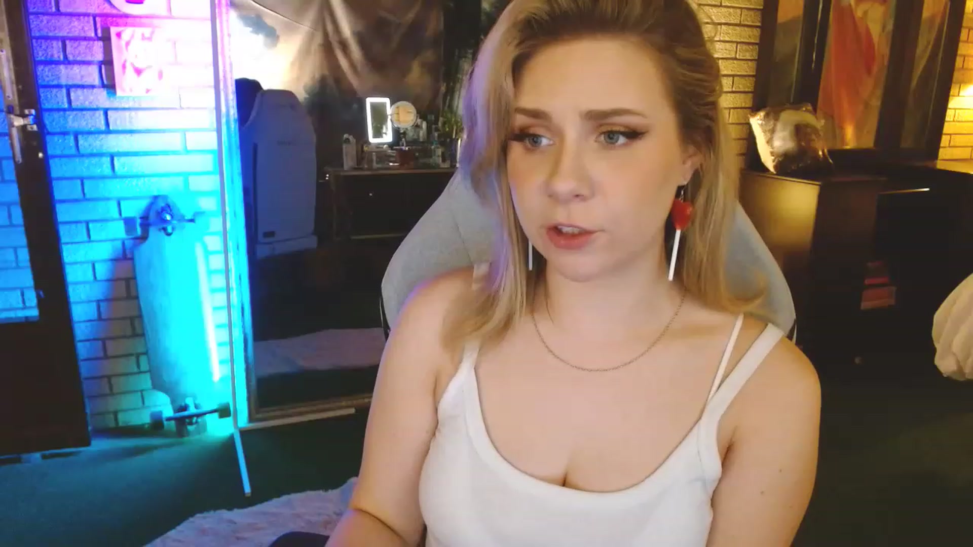 Gallery image thumbnail from Sweetestlilly's myfreecams stream on, 02/04/2023, 02:24 image 18 of 20