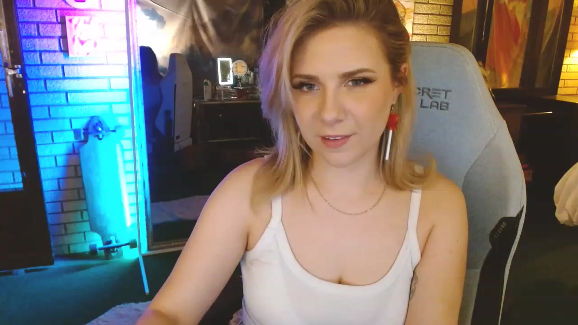 Gallery image thumbnail from Sweetestlilly's myfreecams stream on, 02/04/2023, 02:24 image 7 of 20