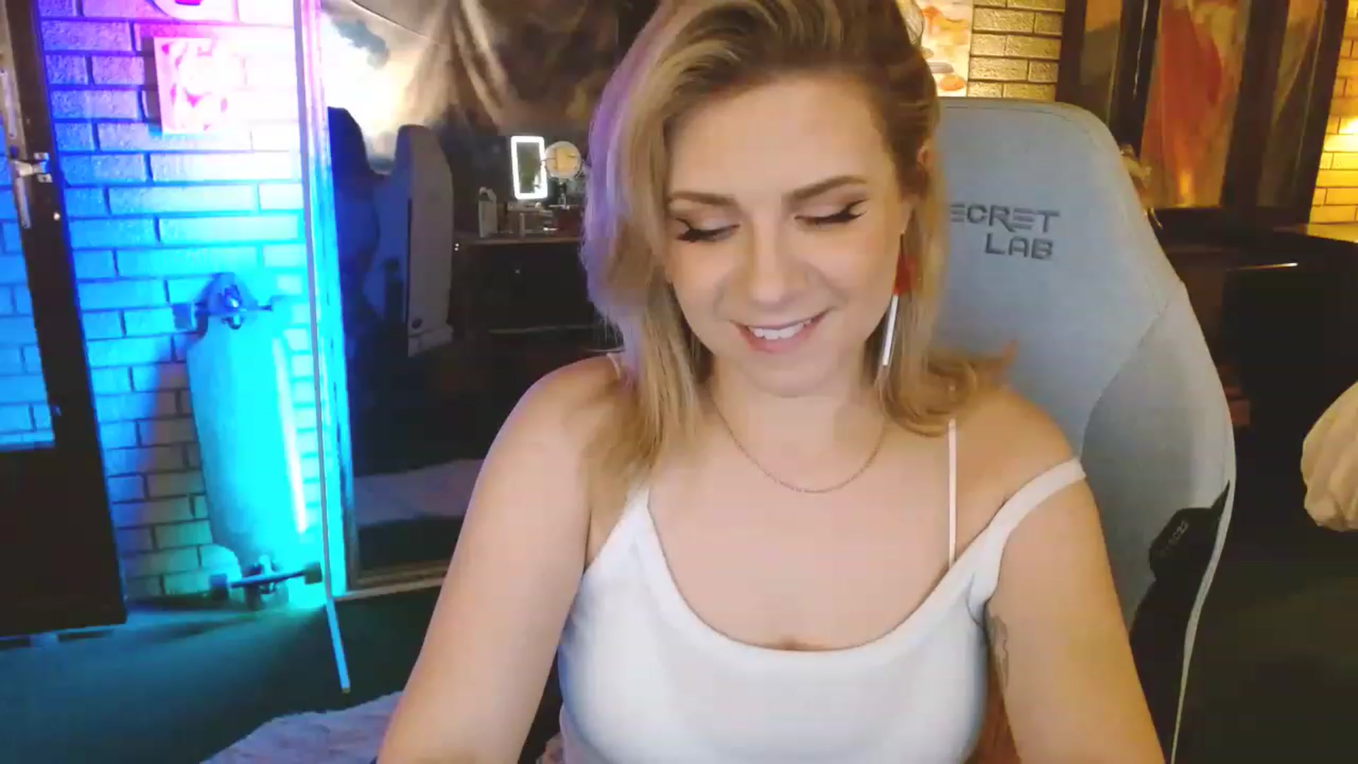 Gallery image thumbnail from Sweetestlilly's myfreecams stream on, 02/04/2023, 02:24 image 10 of 20