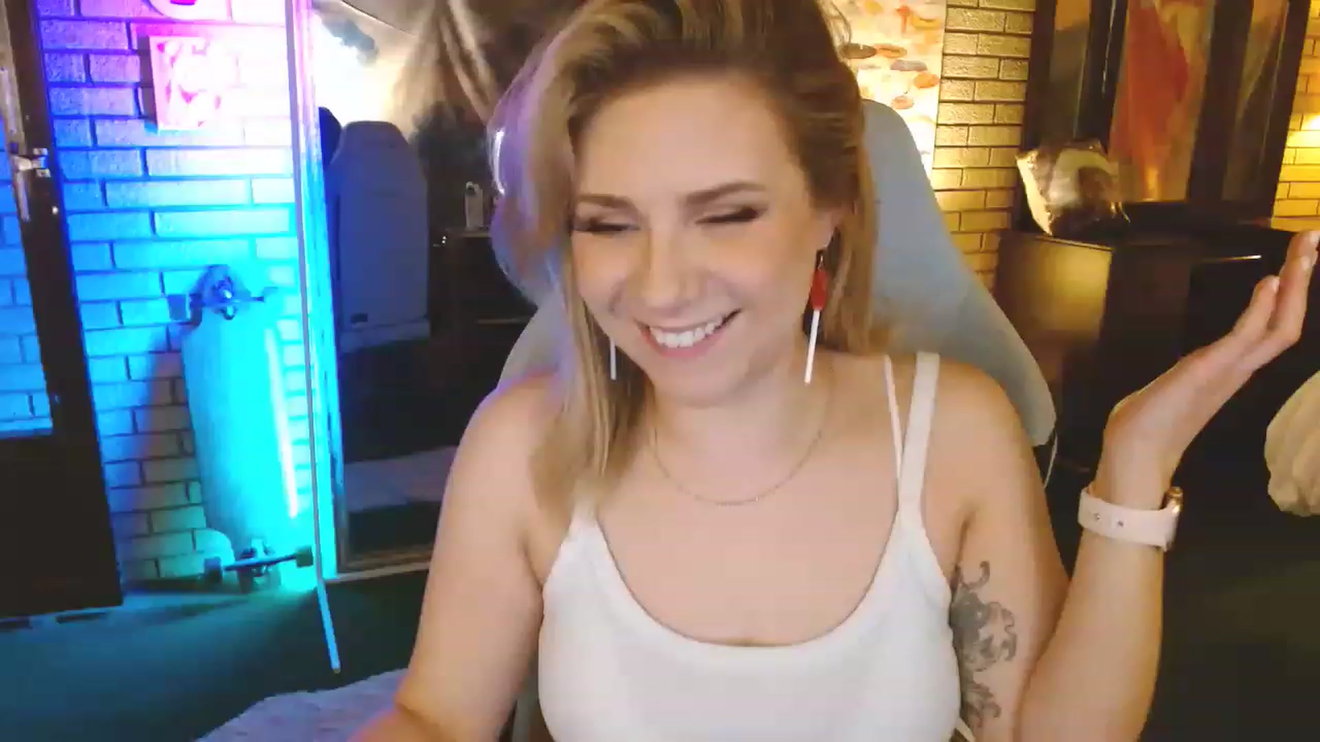 Gallery image thumbnail from Sweetestlilly's myfreecams stream on, 02/04/2023, 02:24 image 17 of 20