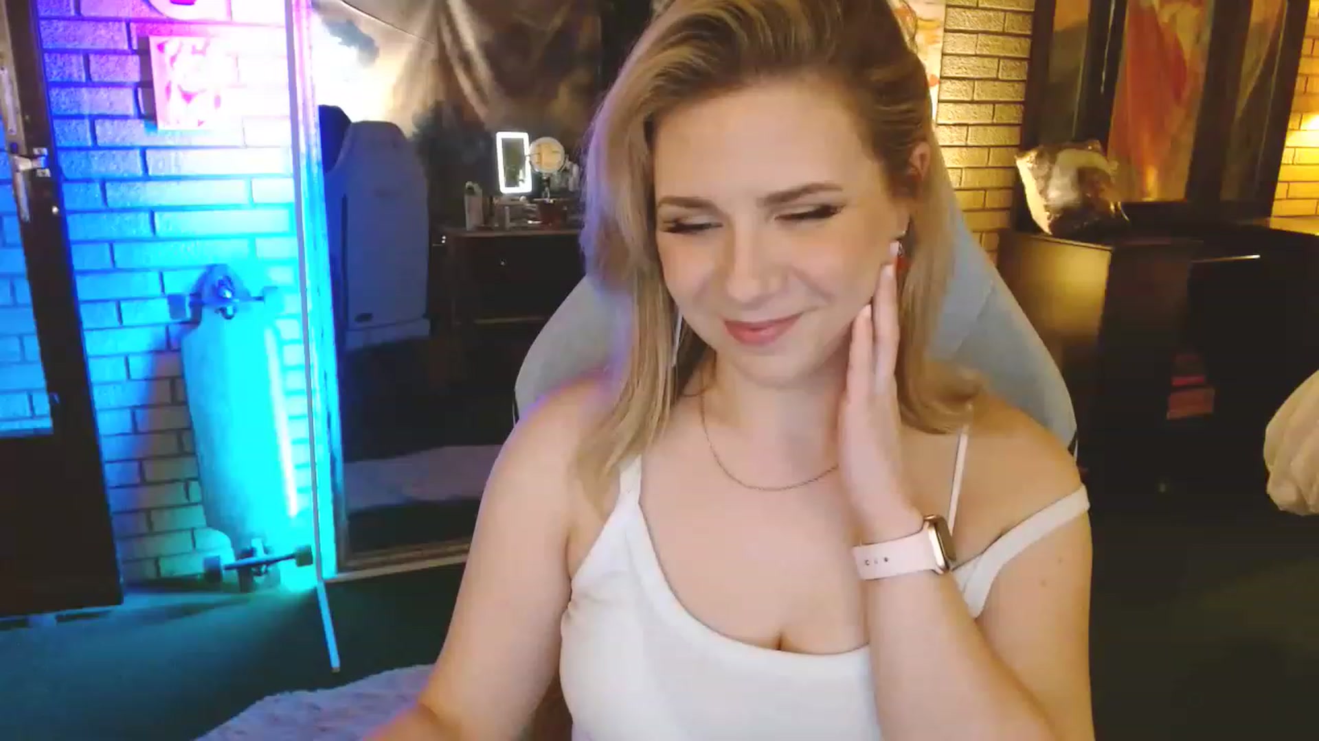 Gallery image thumbnail from Sweetestlilly's myfreecams stream on, 02/04/2023, 02:24 image 13 of 20