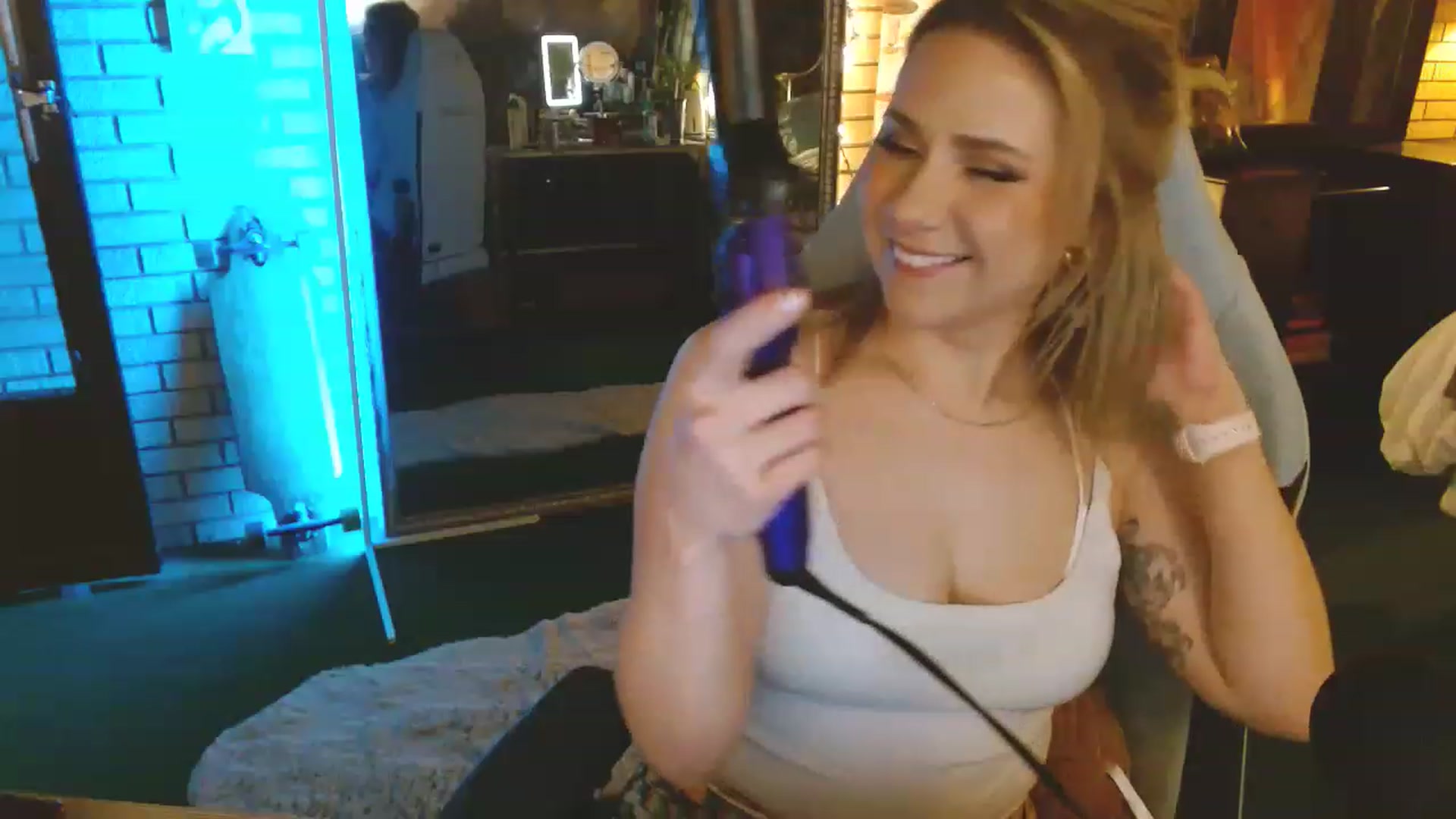 Gallery image thumbnail from Sweetestlilly's myfreecams stream on, 02/04/2023, 03:05 image 17 of 20