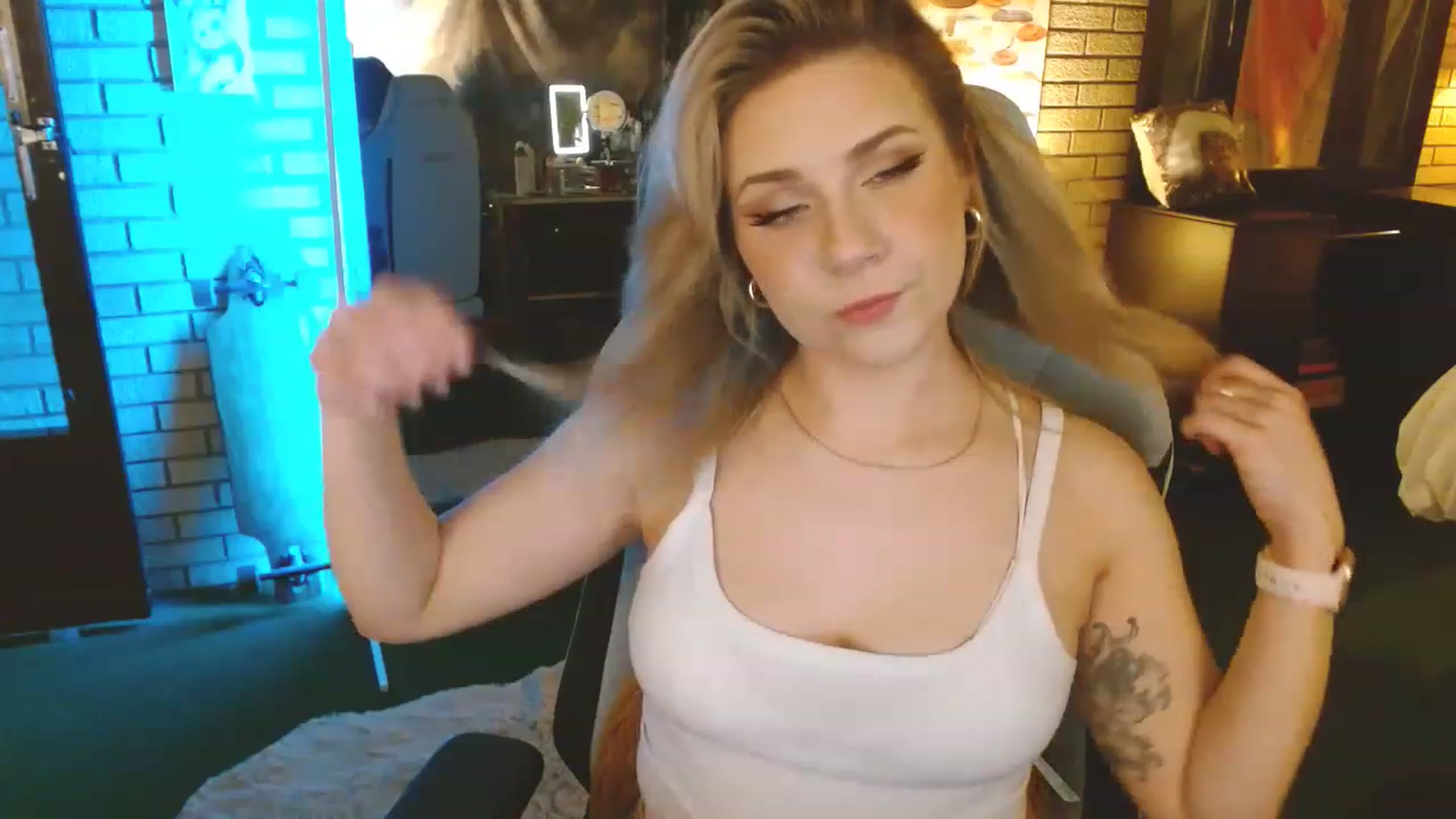 Gallery image thumbnail from Sweetestlilly's myfreecams stream on, 02/04/2023, 03:05 image 11 of 20
