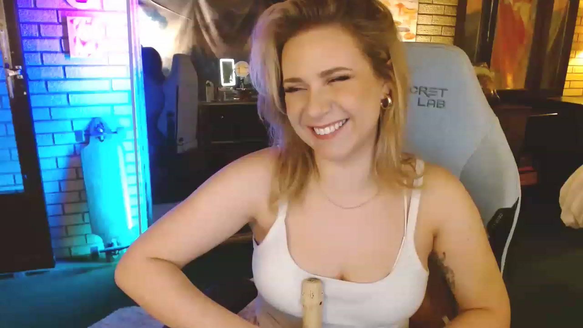 Gallery image thumbnail from Sweetestlilly's myfreecams stream on, 02/04/2023, 03:05 image 3 of 20