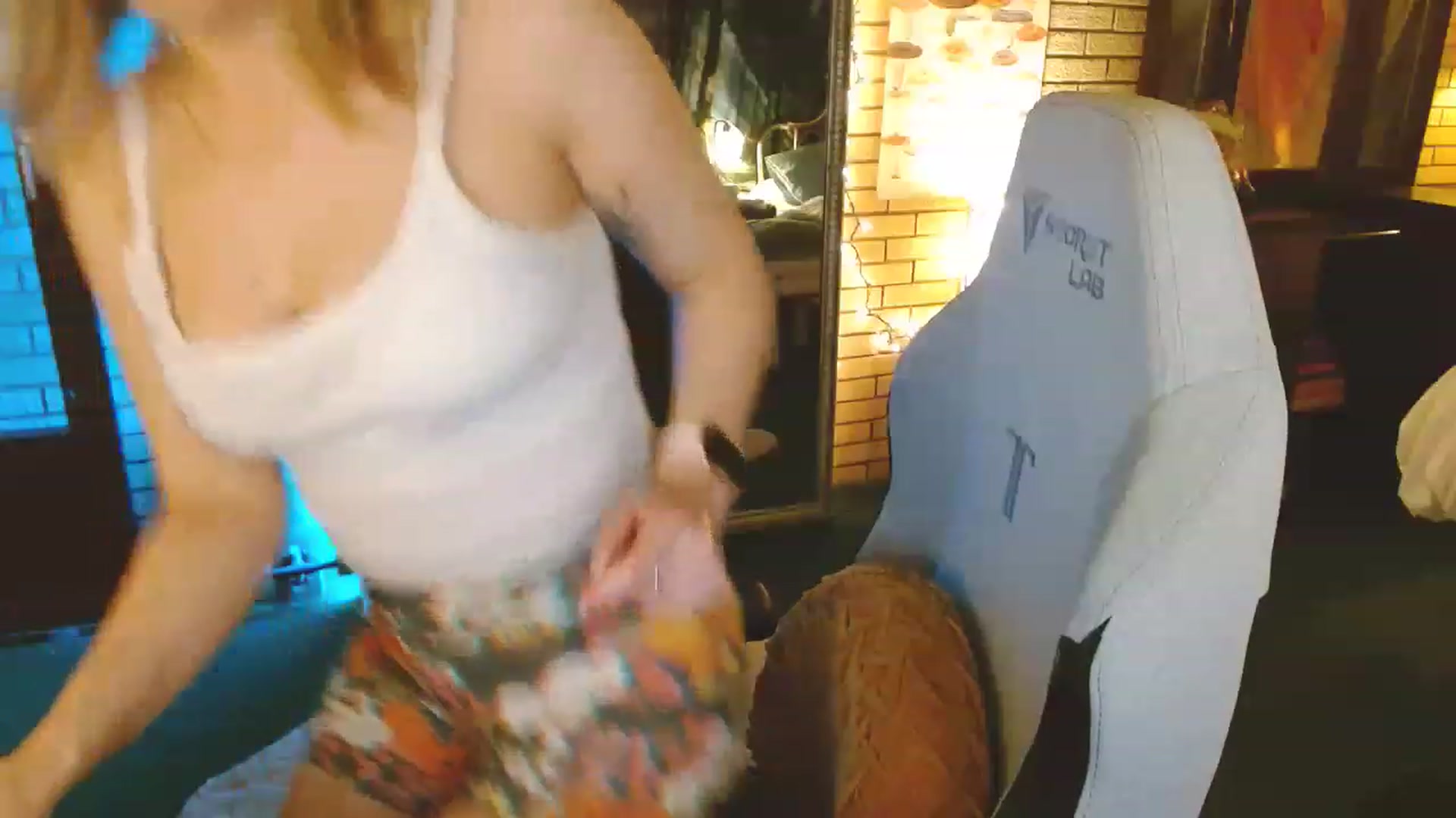 Gallery image thumbnail from Sweetestlilly's myfreecams stream on, 02/04/2023, 03:05 image 15 of 20