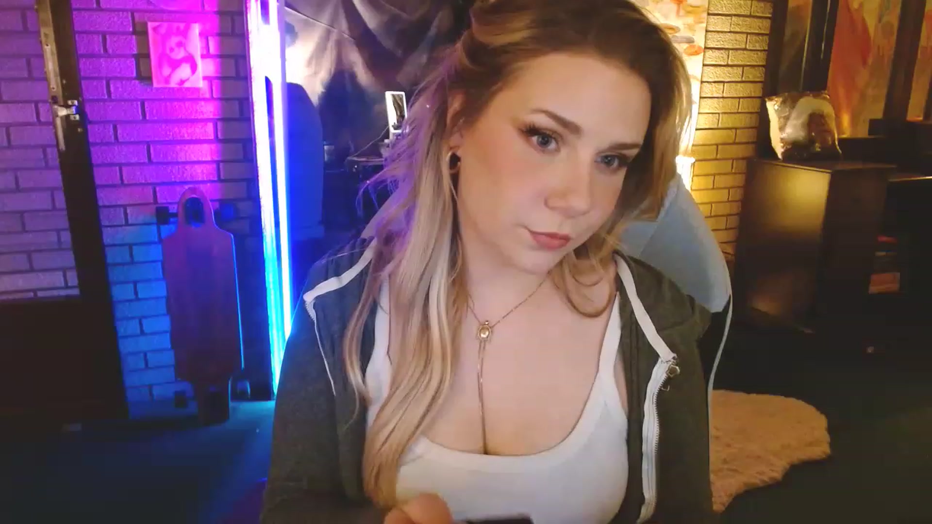 Gallery image thumbnail from Sweetestlilly's myfreecams stream on, 02/21/2023, 01:32 image 3 of 20