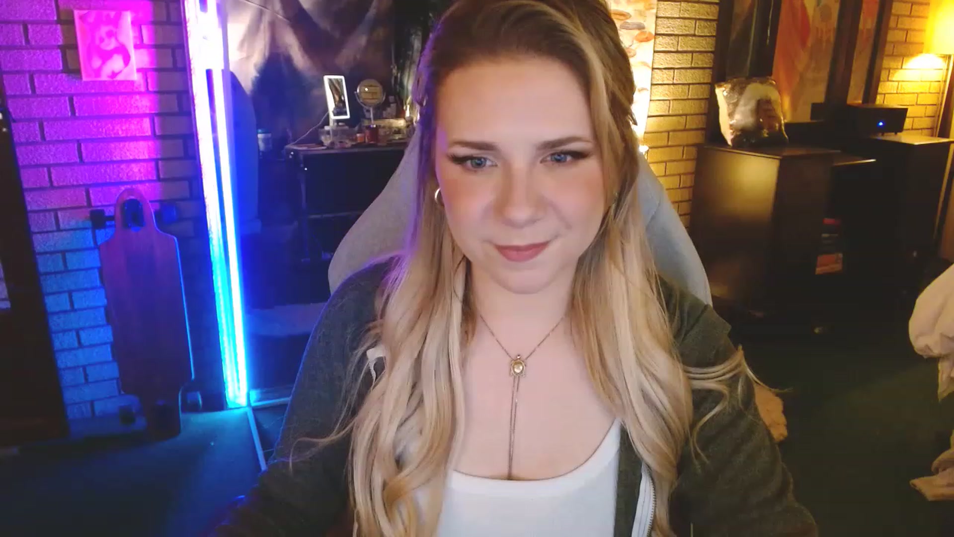 Gallery image thumbnail from Sweetestlilly's myfreecams stream on, 02/21/2023, 01:32 image 11 of 20