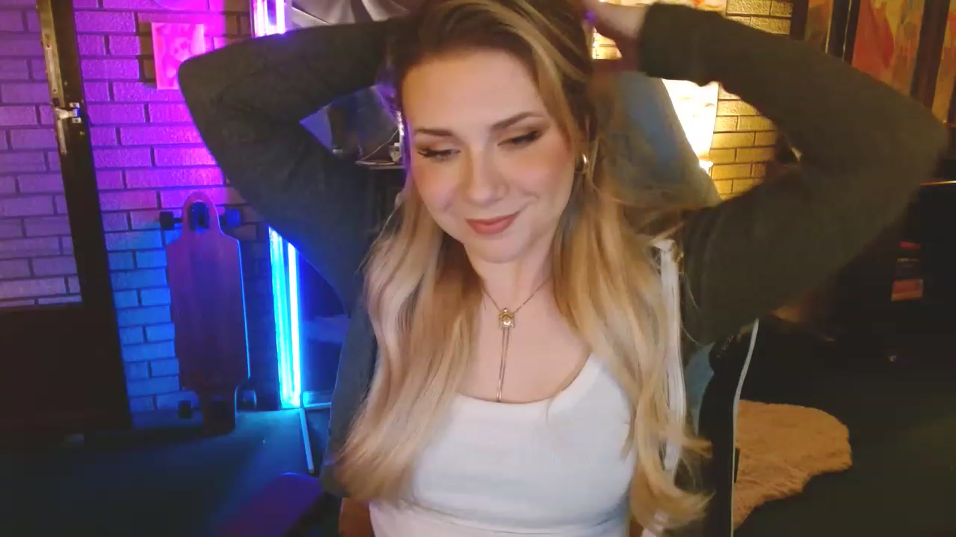 Gallery image thumbnail from Sweetestlilly's myfreecams stream on, 02/21/2023, 01:32 image 5 of 20