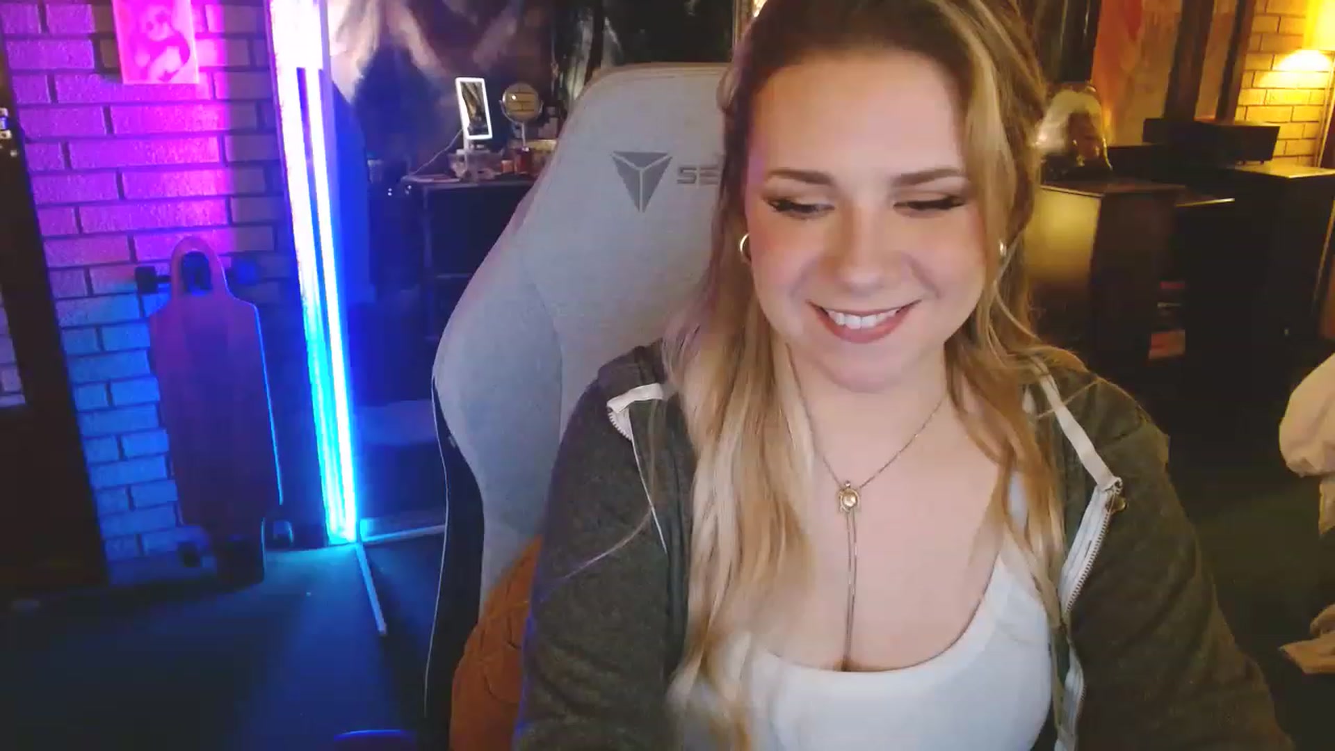 Gallery image thumbnail from Sweetestlilly's myfreecams stream on, 02/21/2023, 01:32 image 8 of 20