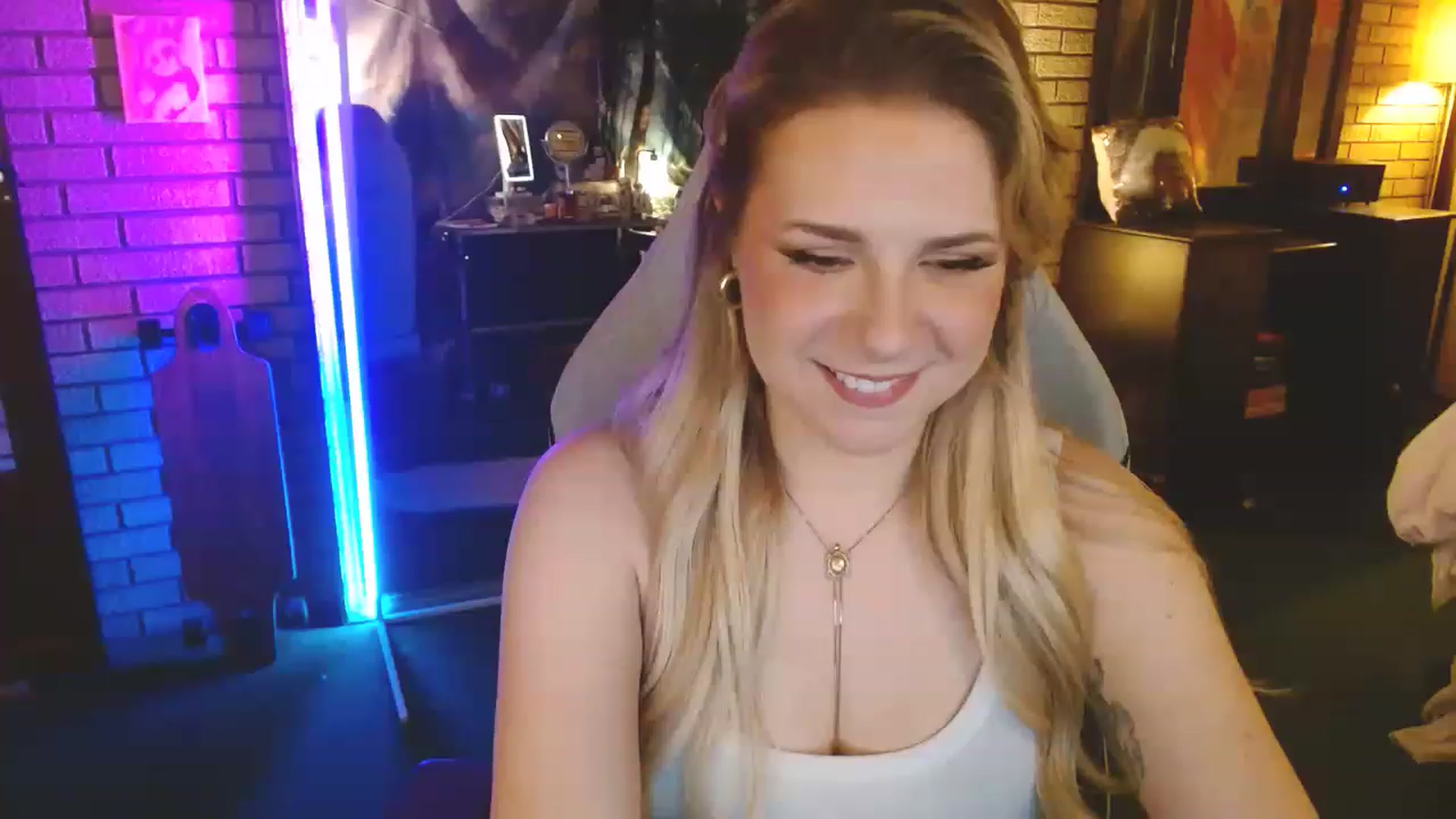 Gallery image thumbnail from Sweetestlilly's myfreecams stream on, 02/21/2023, 01:32 image 14 of 20
