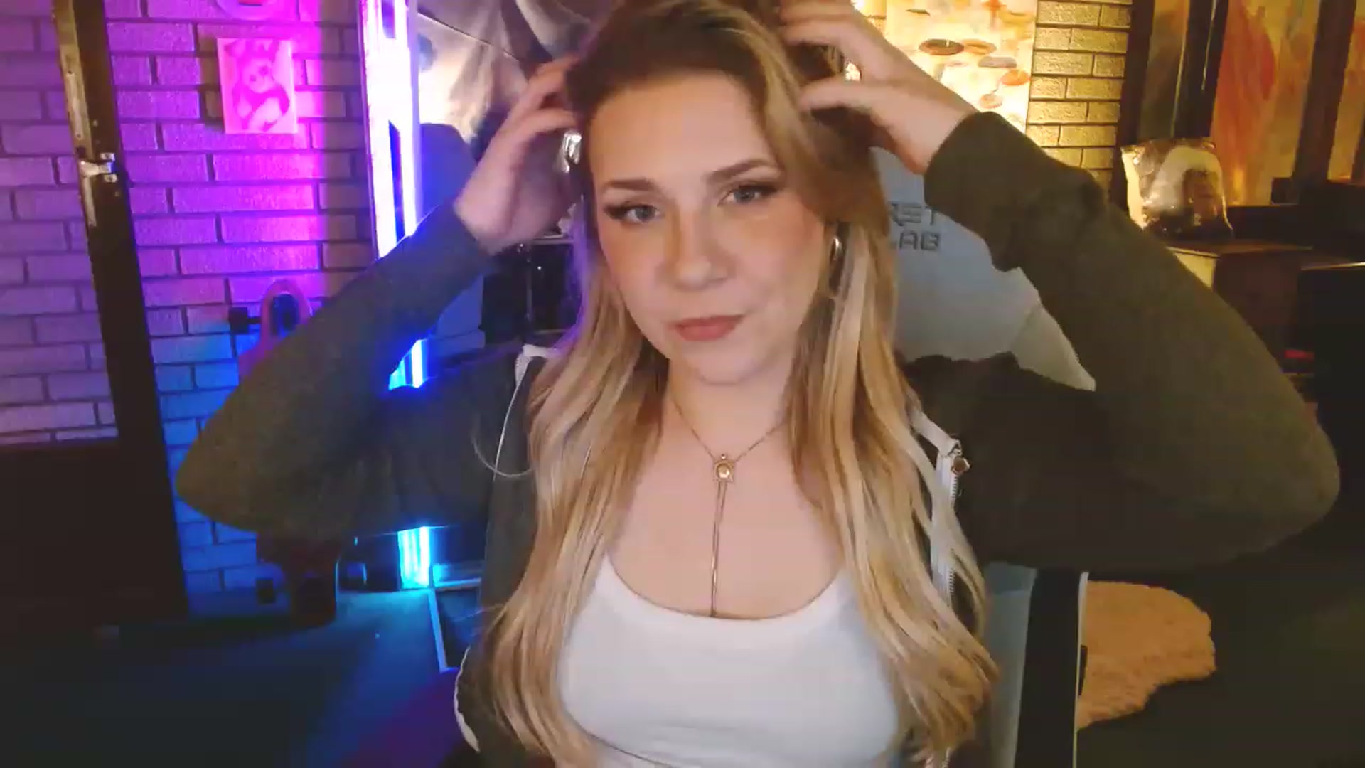 Gallery image thumbnail from Sweetestlilly's myfreecams stream on, 02/21/2023, 01:32 image 2 of 20
