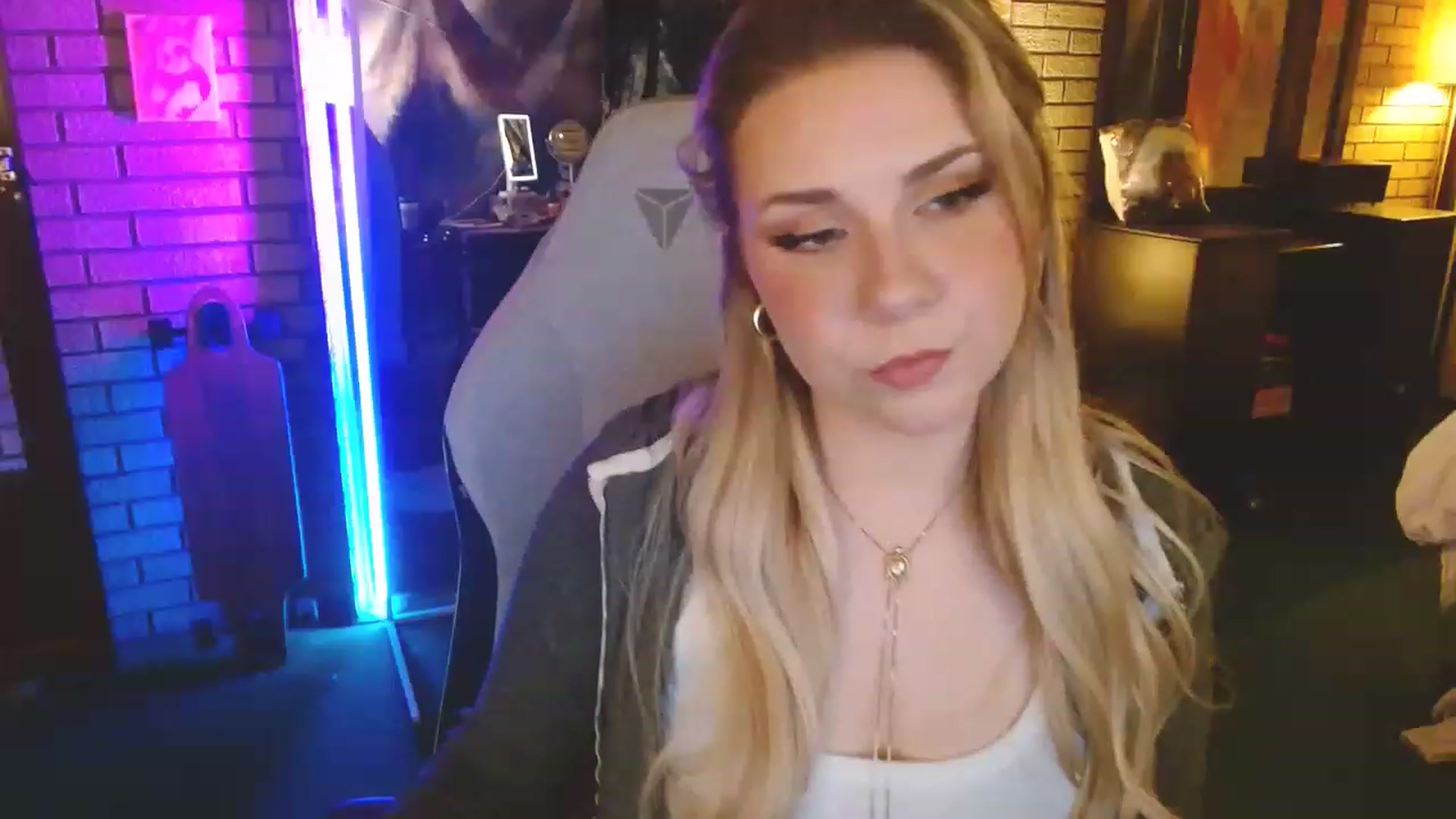 Gallery image thumbnail from Sweetestlilly's myfreecams stream on, 02/21/2023, 01:32 image 7 of 20